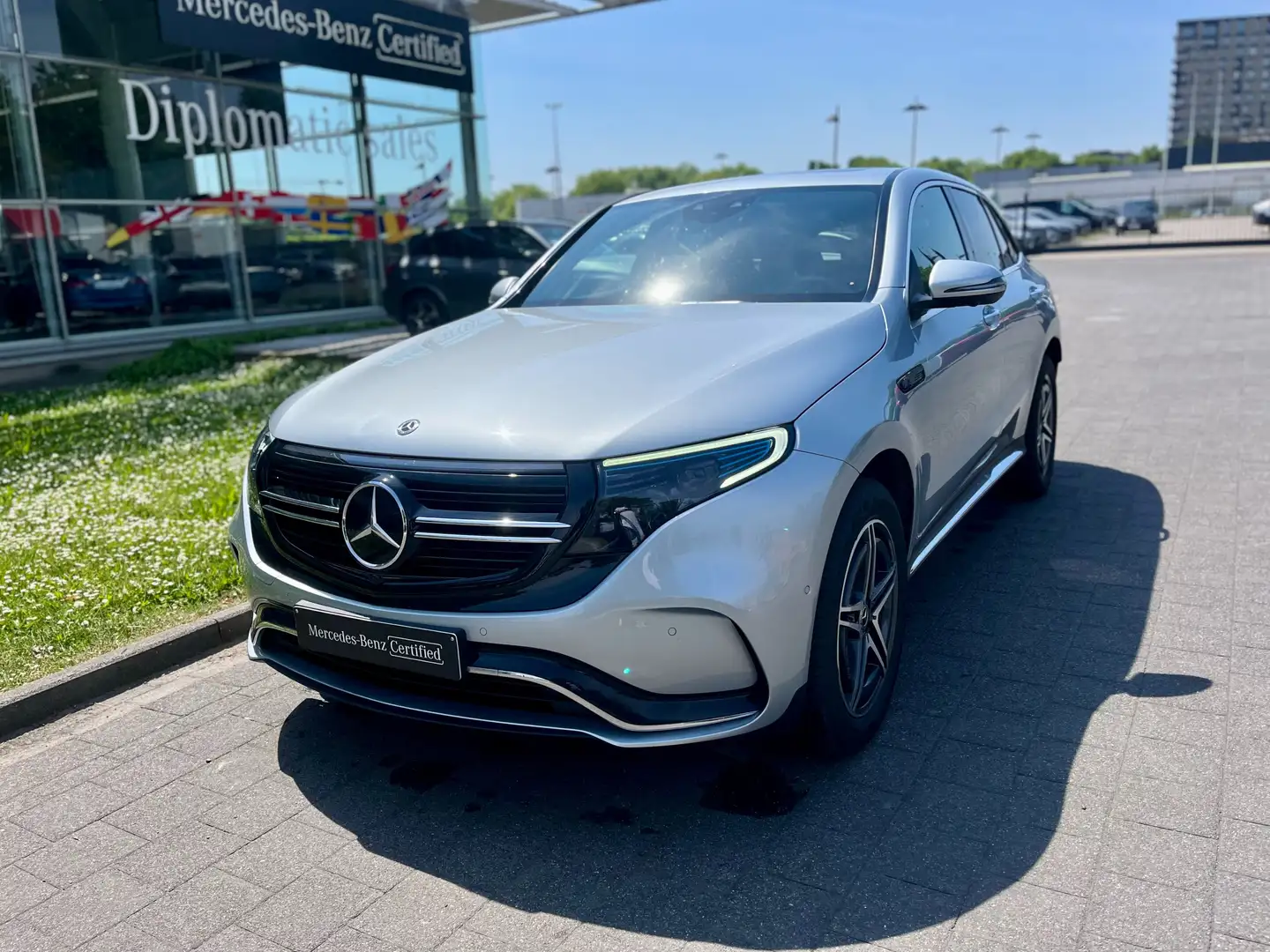 Mercedes-Benz EQC 400 80 kWh 4-Matic Grijs - 1