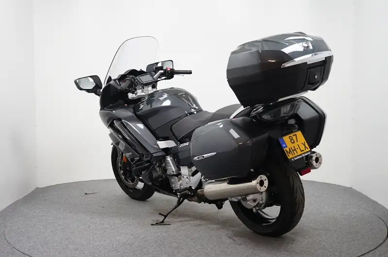 Yamaha FJR 1300 - foto 6