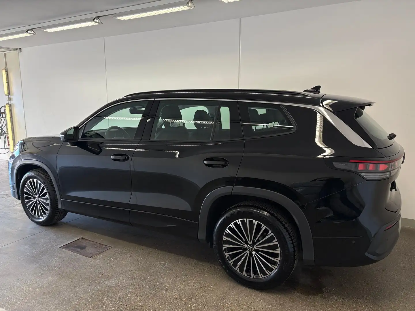 Volkswagen Tayron Life eTSI DSG Schwarz - 2