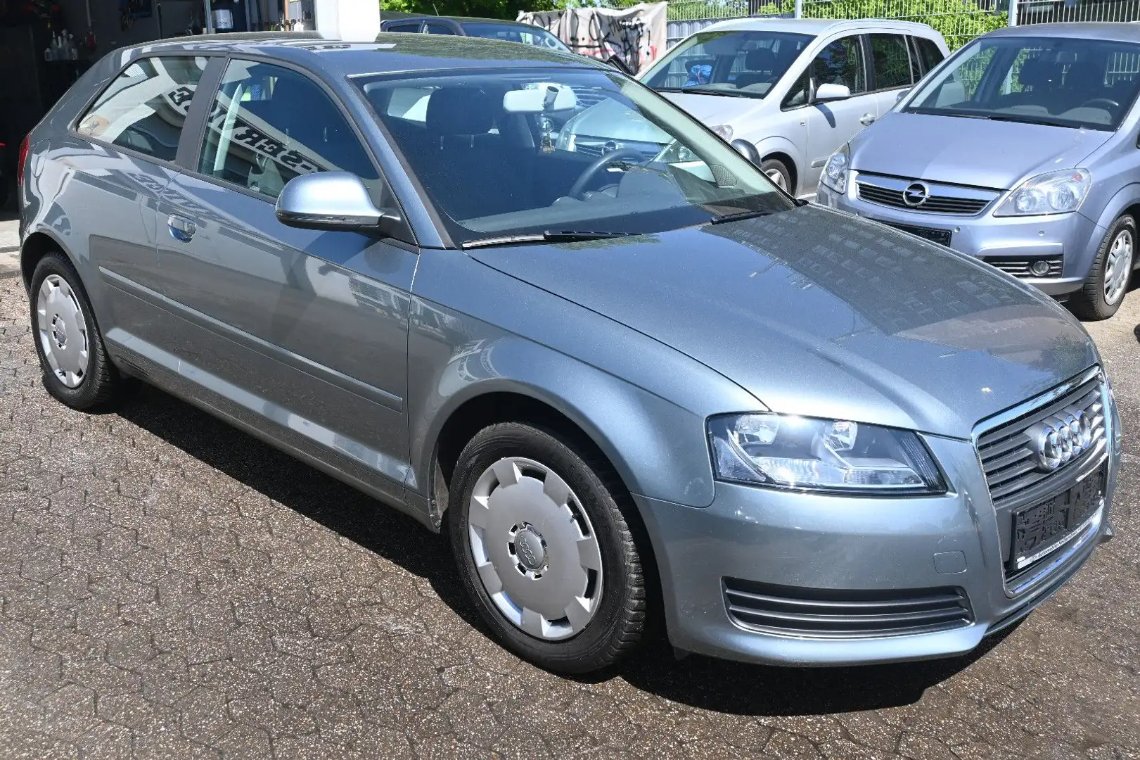 Audi A3 1.6 Attraction*Automatik*1.Hand*Erst67tkm*Top Gris - 2