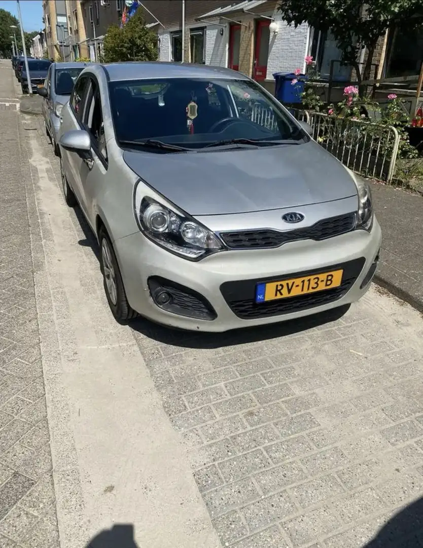 Kia Rio 1.2 CVVT Drive Super Pack Gris - 2