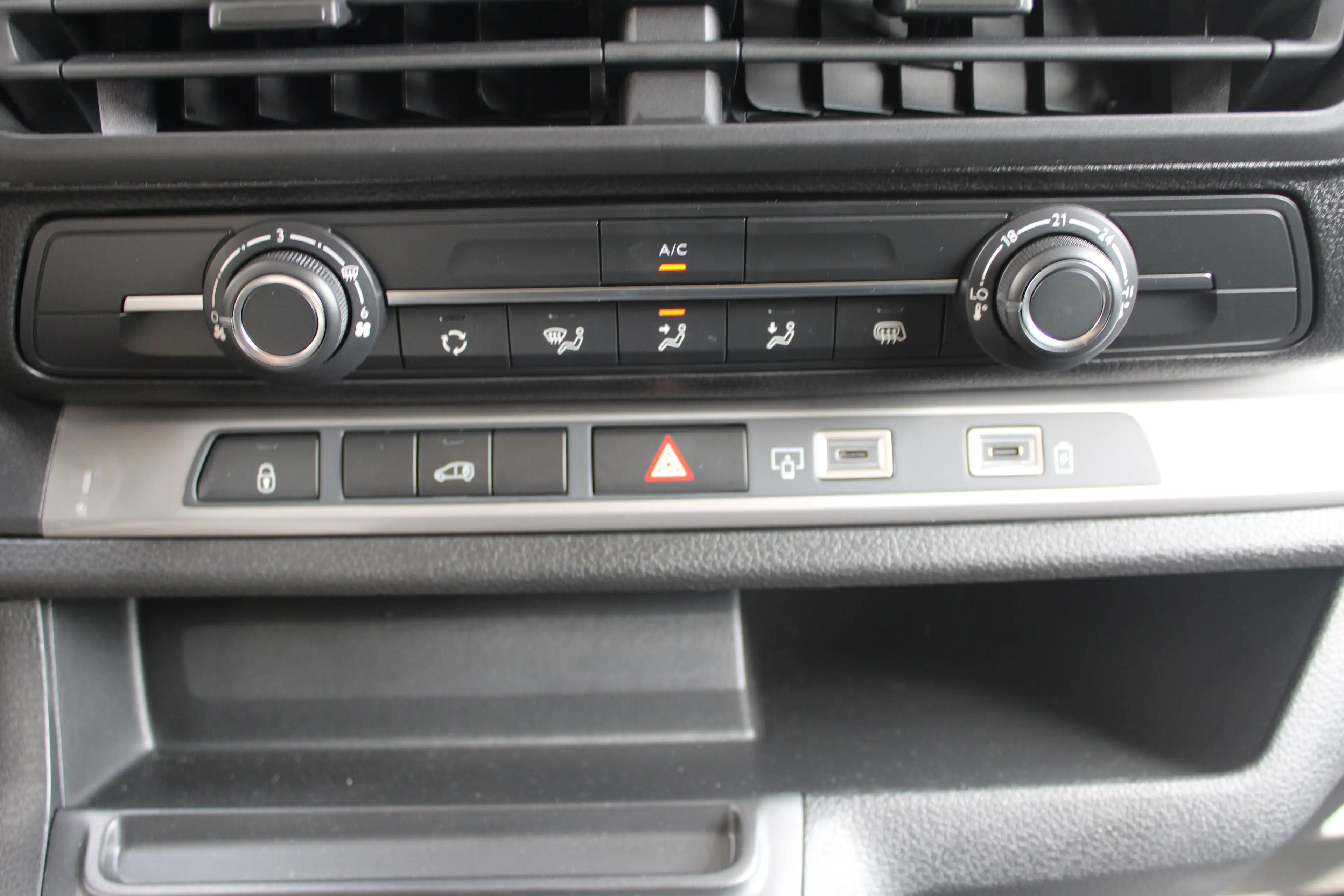 Peugeot e-Expert L3 75 kWh | 8 JAAR GARANTIE | CAMERA | NAVI | DRAA — photo 20