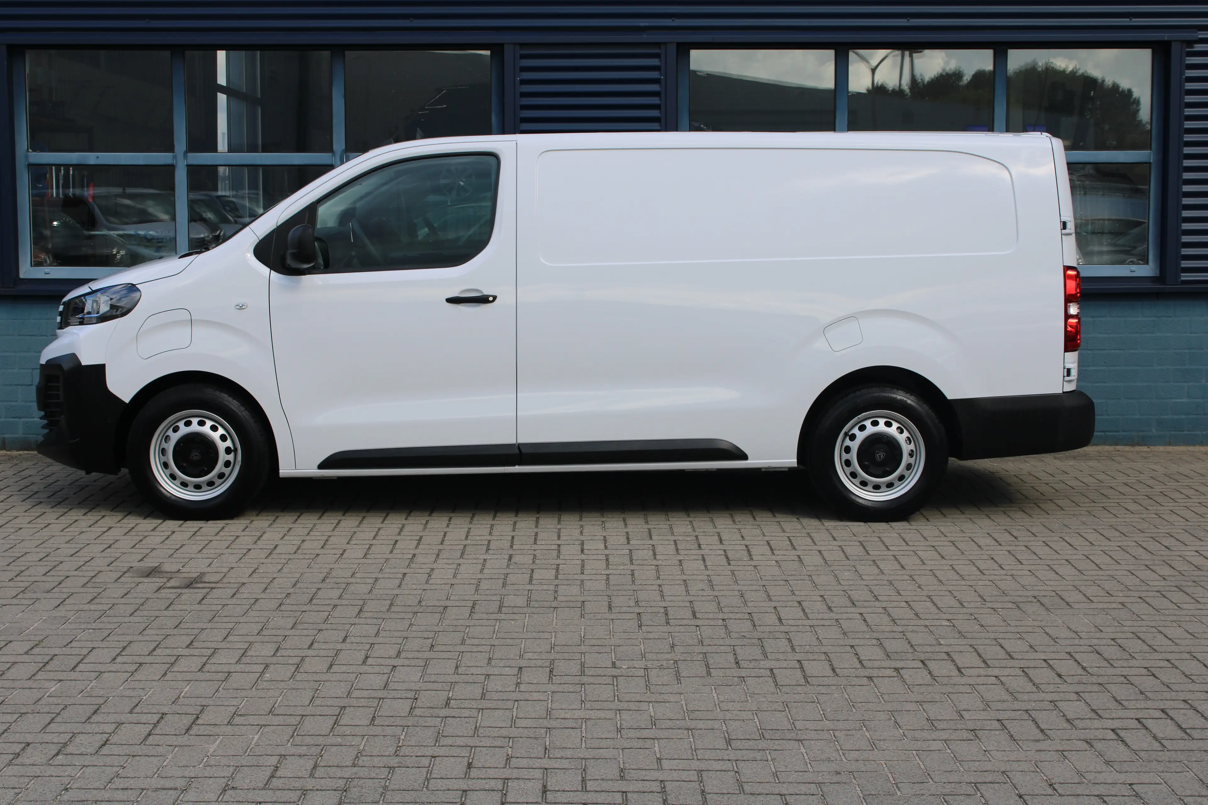Peugeot e-Expert L3 75 kWh | 8 JAAR GARANTIE | CAMERA | NAVI | DRAA — photo 2