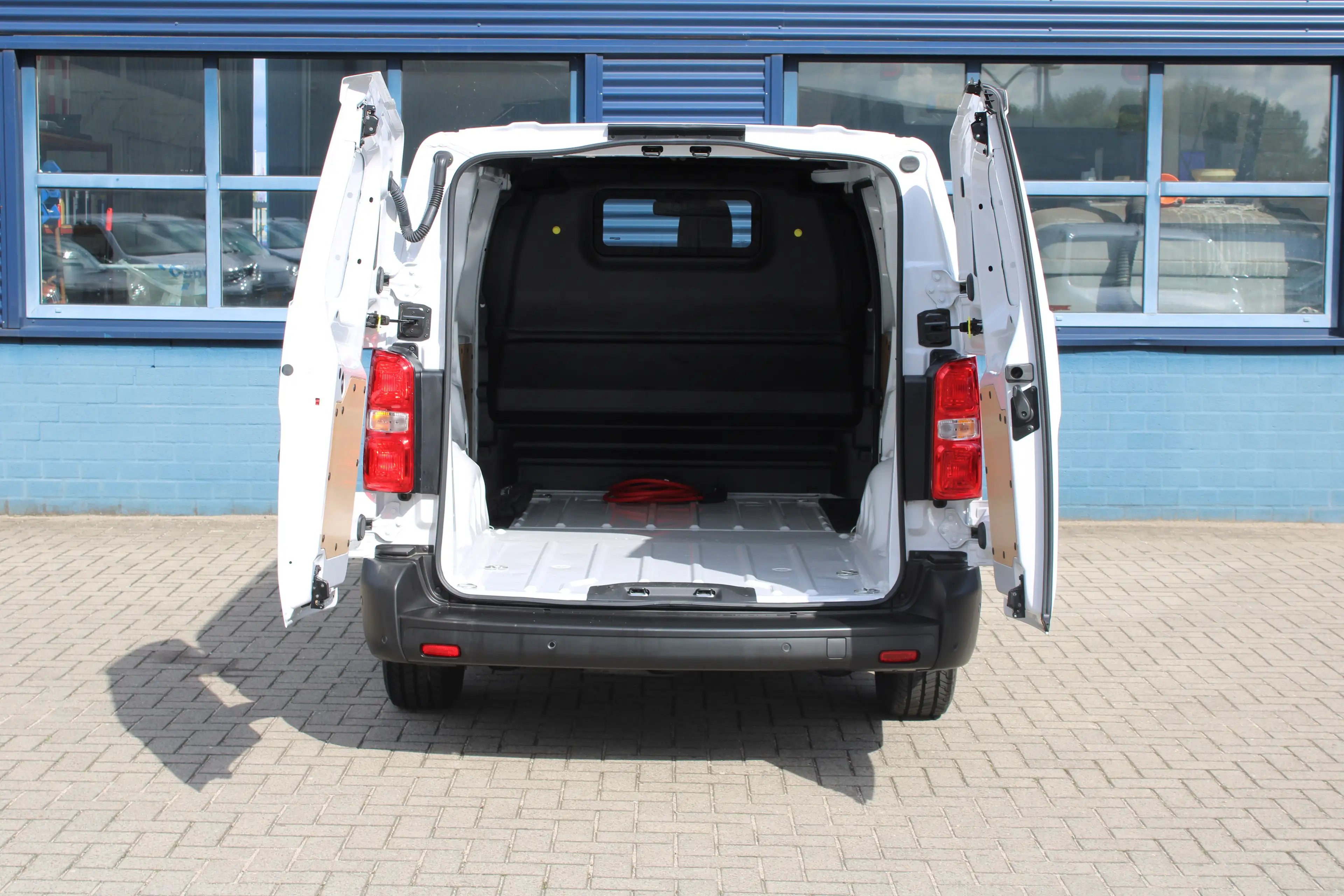 Peugeot e-Expert L3 75 kWh | 8 JAAR GARANTIE | CAMERA | NAVI | DRAA — photo 4