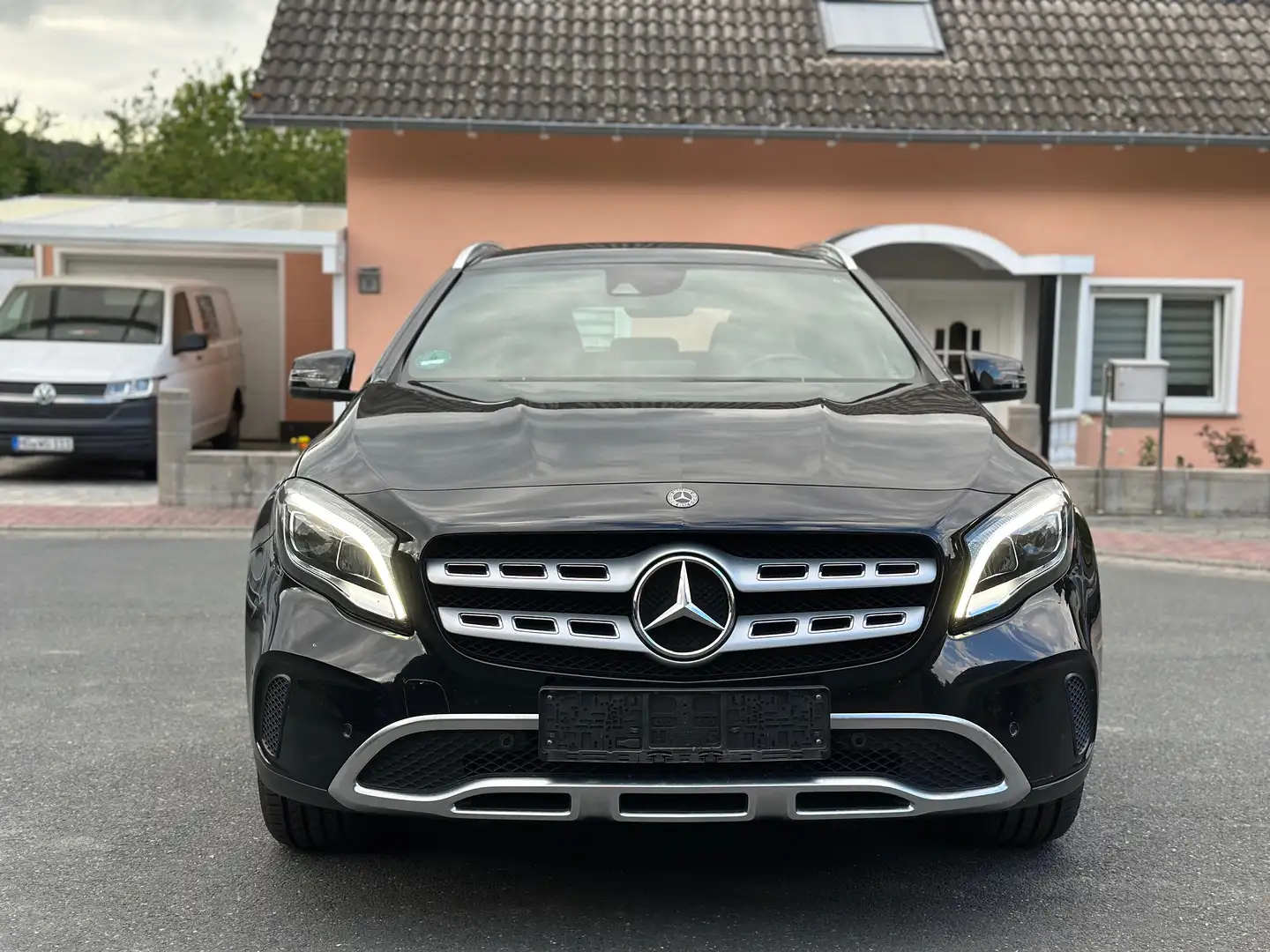 Mercedes-Benz GLA 180 GLA 180 Urban Schwarz - 2