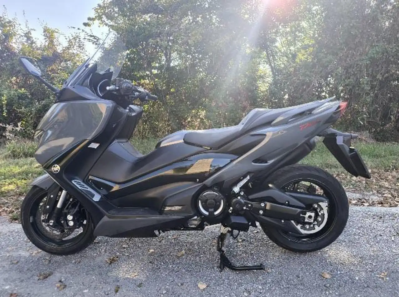 Yamaha Tmax 560