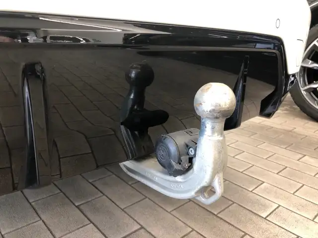 BMW 3 Series view 9