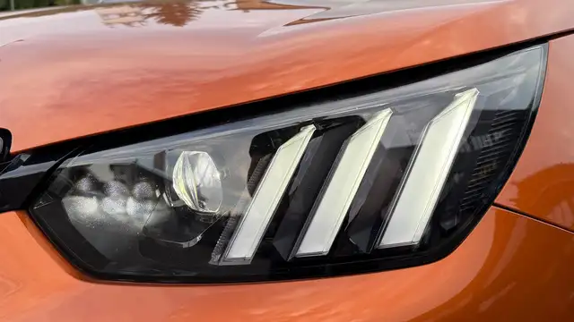 Peugeot 2008 view 4