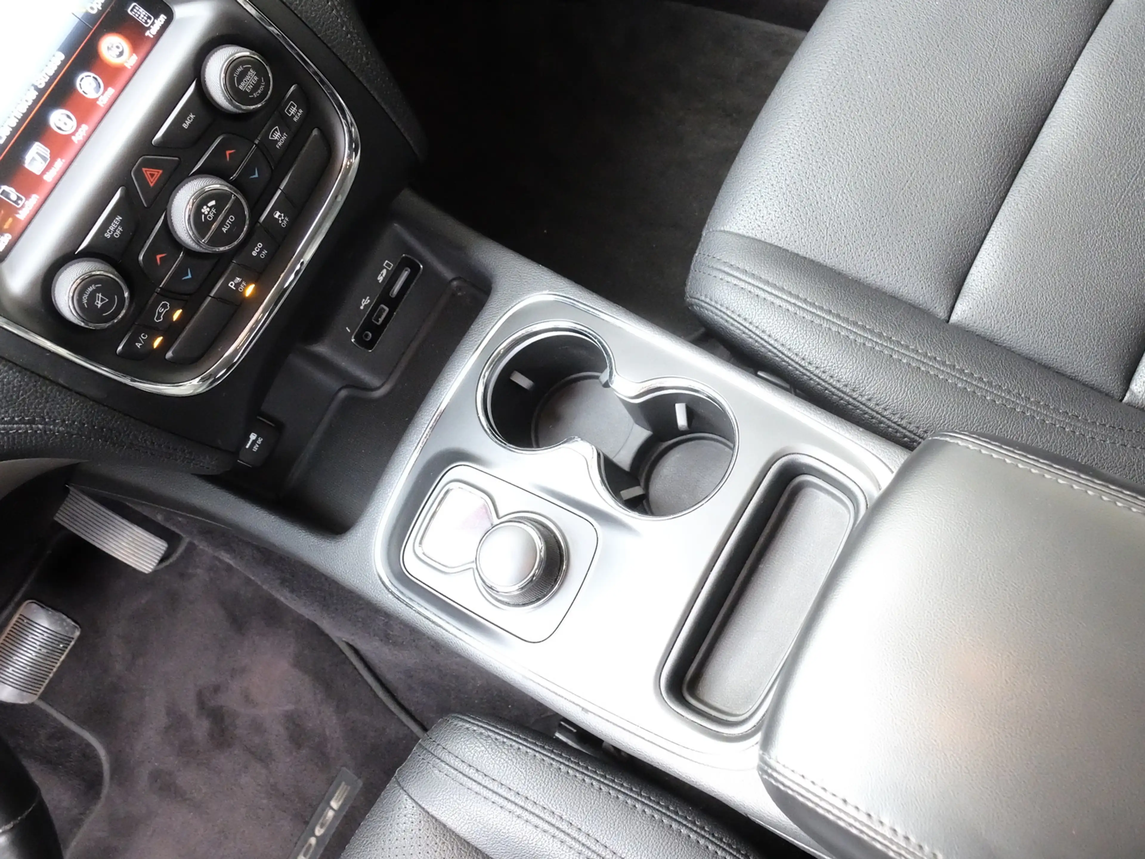 Dodge Durango SXT 3.6 Leder Navi 7 Sitze — photo 13