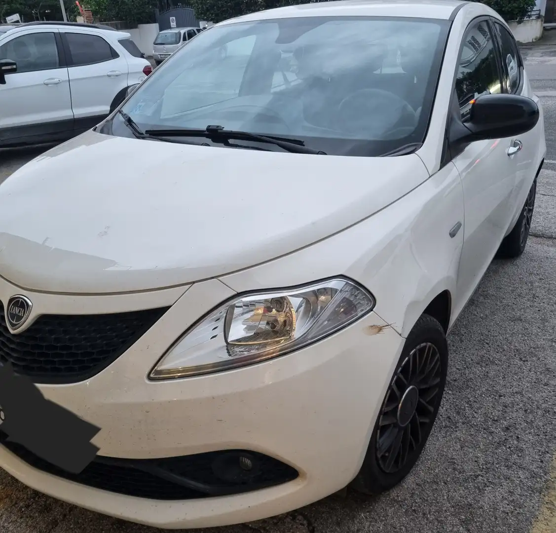 Lancia Ypsilon Gold ecochic Blanc - 1