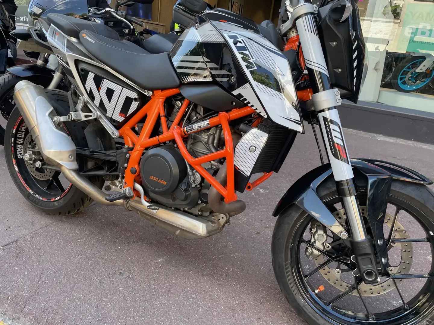 KTM 690 Duke Noir - 2