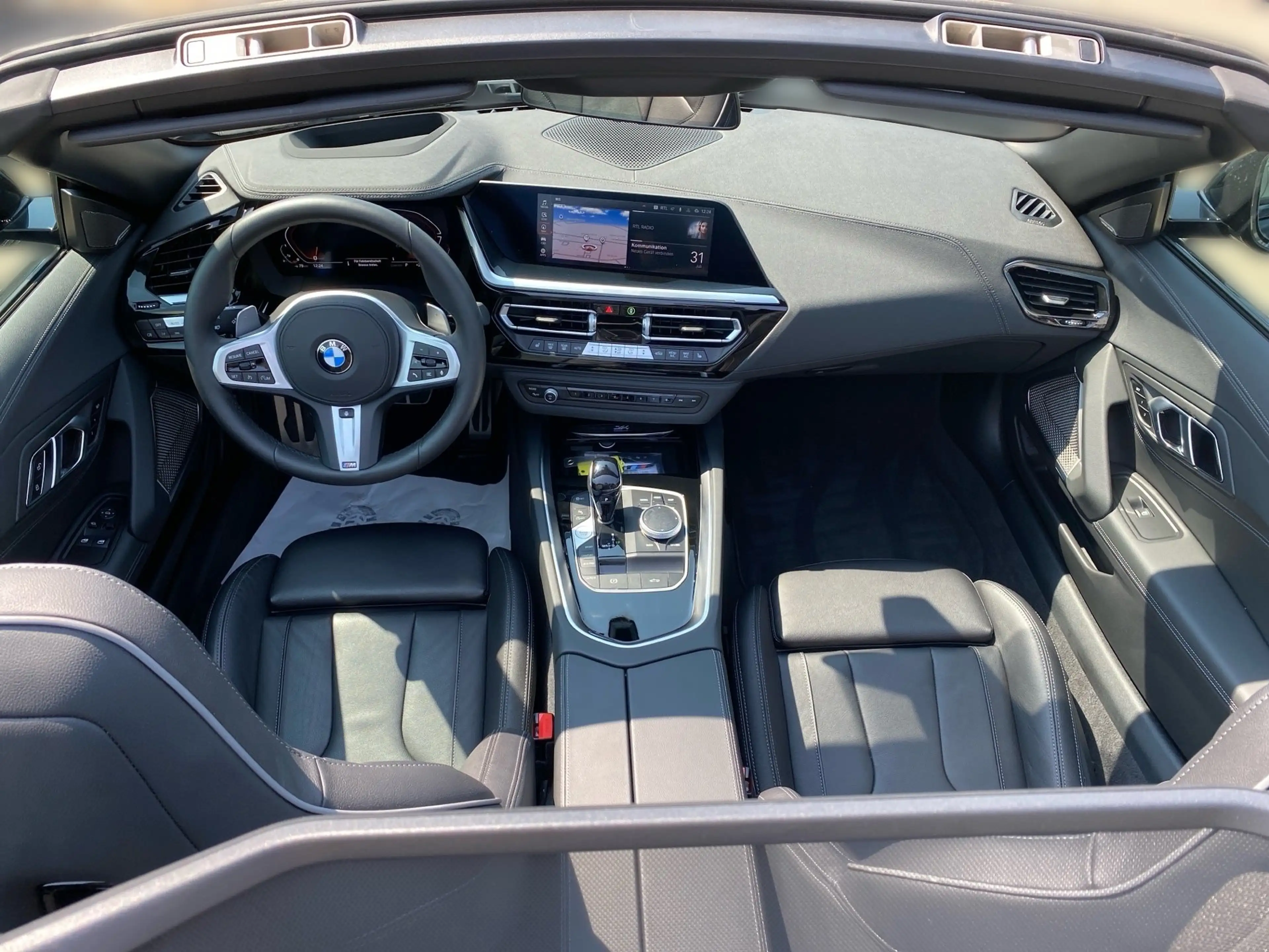 BMW Z4 M40i — photo 10