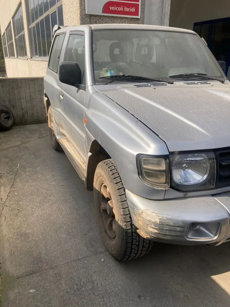 Mitsubishi Pajero Pajero 3p 2.5 tdi GLX 115cv Argento - 2
