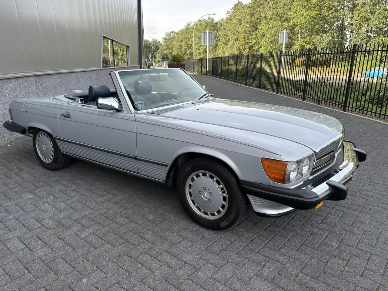 Mercedes-Benz SL 560 W107, foto 4