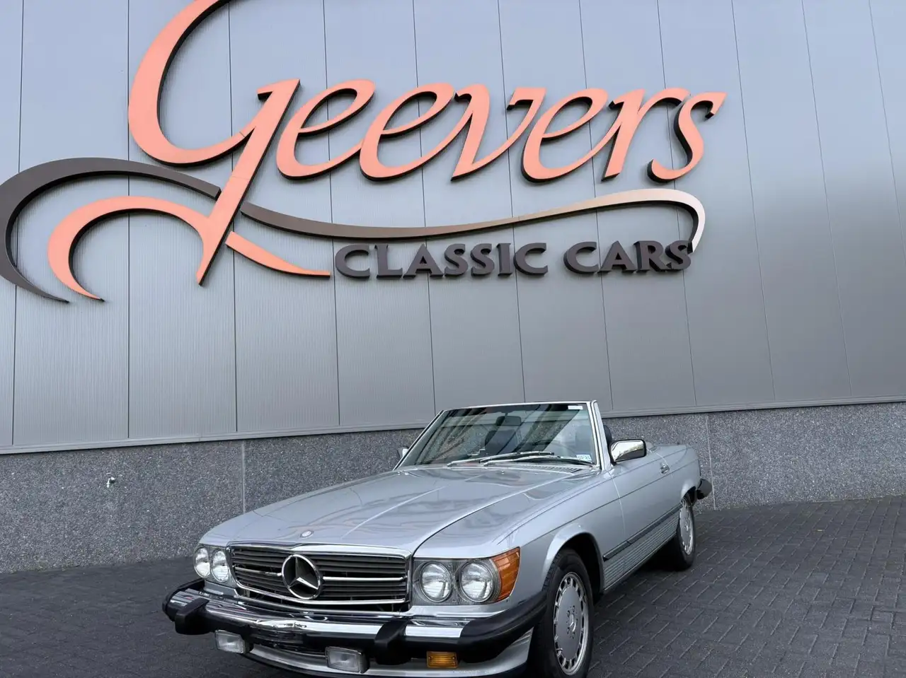 Mercedes-Benz SL 560 W107, foto 2