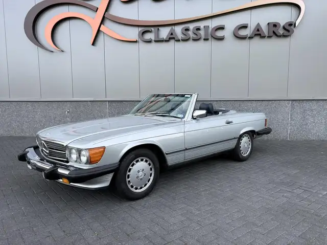 Mercedes-Benz SL 560 W107