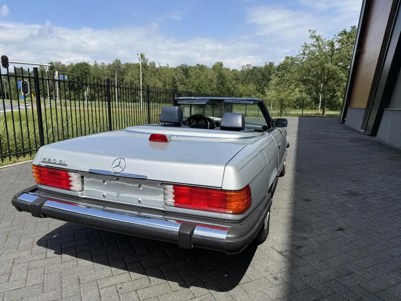 Mercedes-Benz SL 560 W107, foto 7