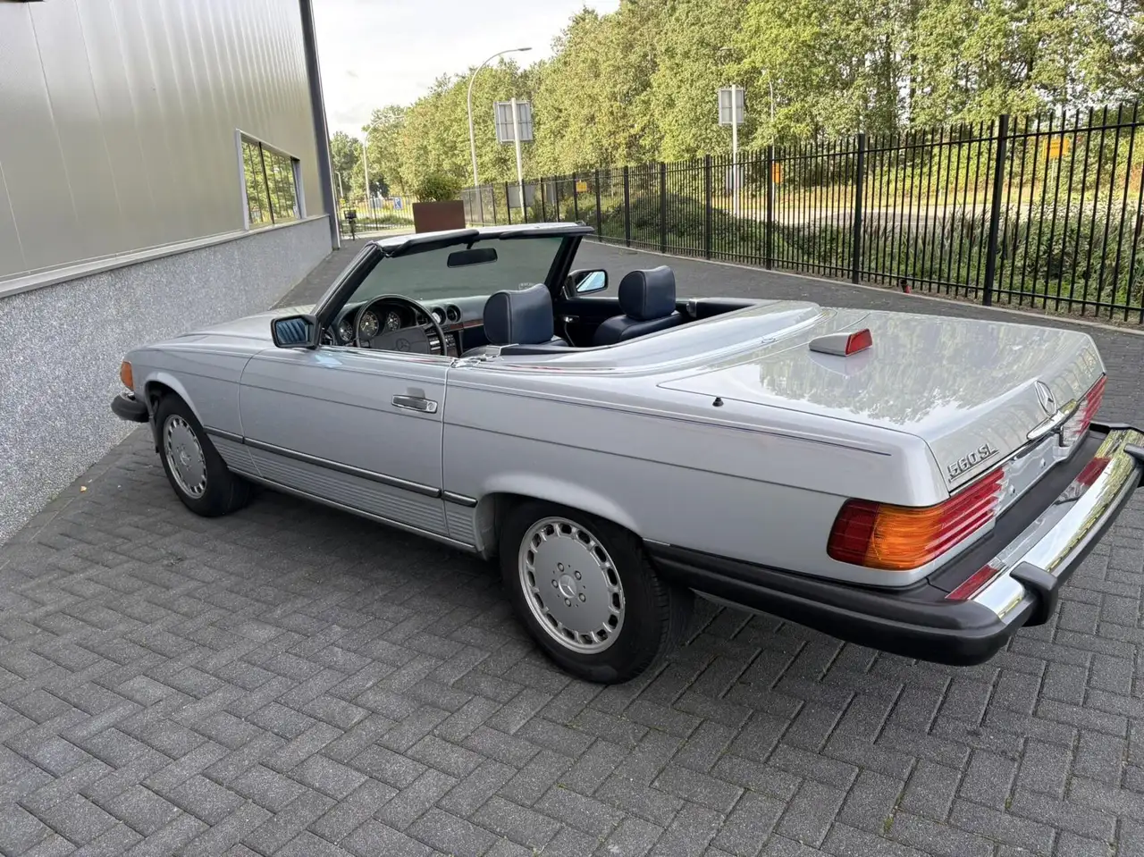 Mercedes-Benz SL 560 W107, foto 10
