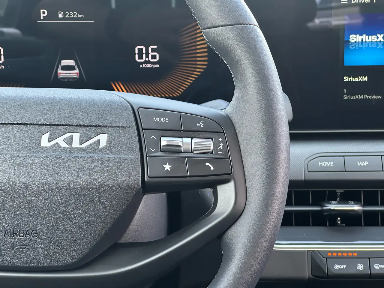 Kia K4 снимка Kia K4