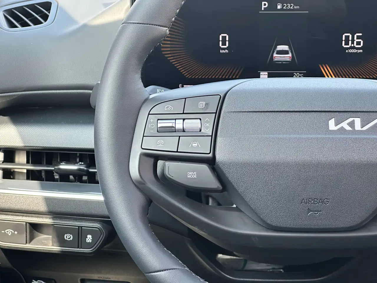 Kia K4 снимка Kia K4