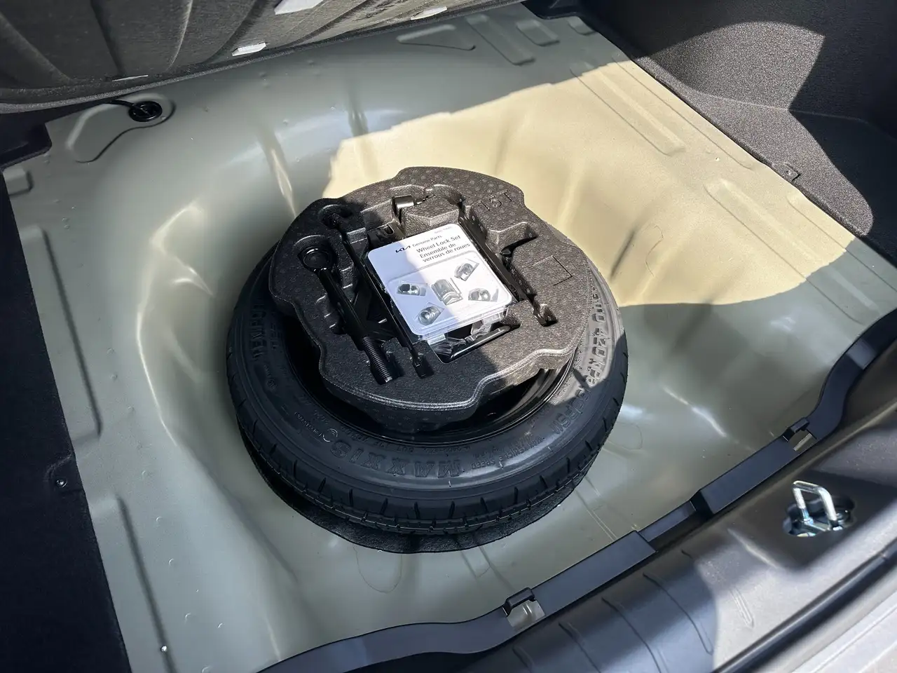 Kia K4 снимка Kia K4