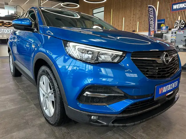 Opel Grandland view 3