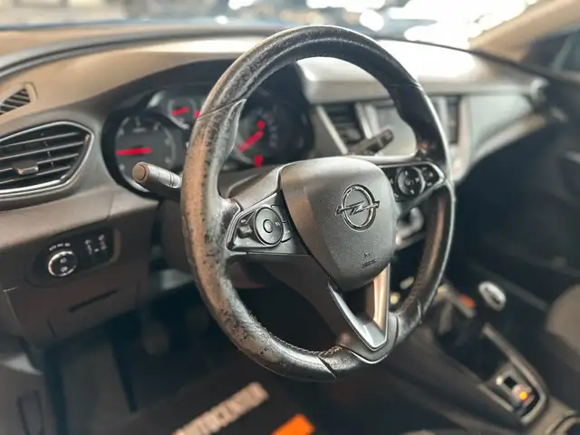 Opel Grandland view 9