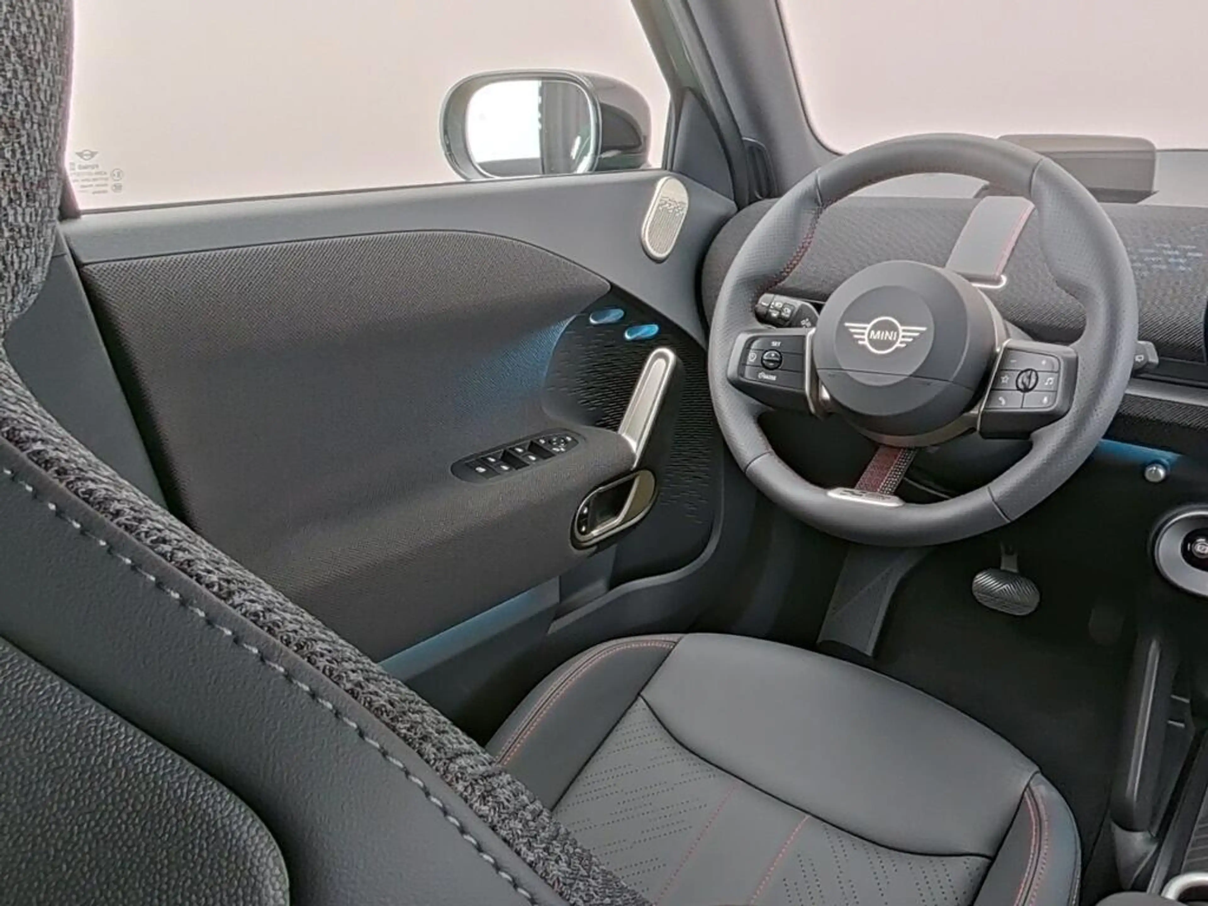 MINI Aceman E John Cooper Works L 42.5 kWh — photo 4