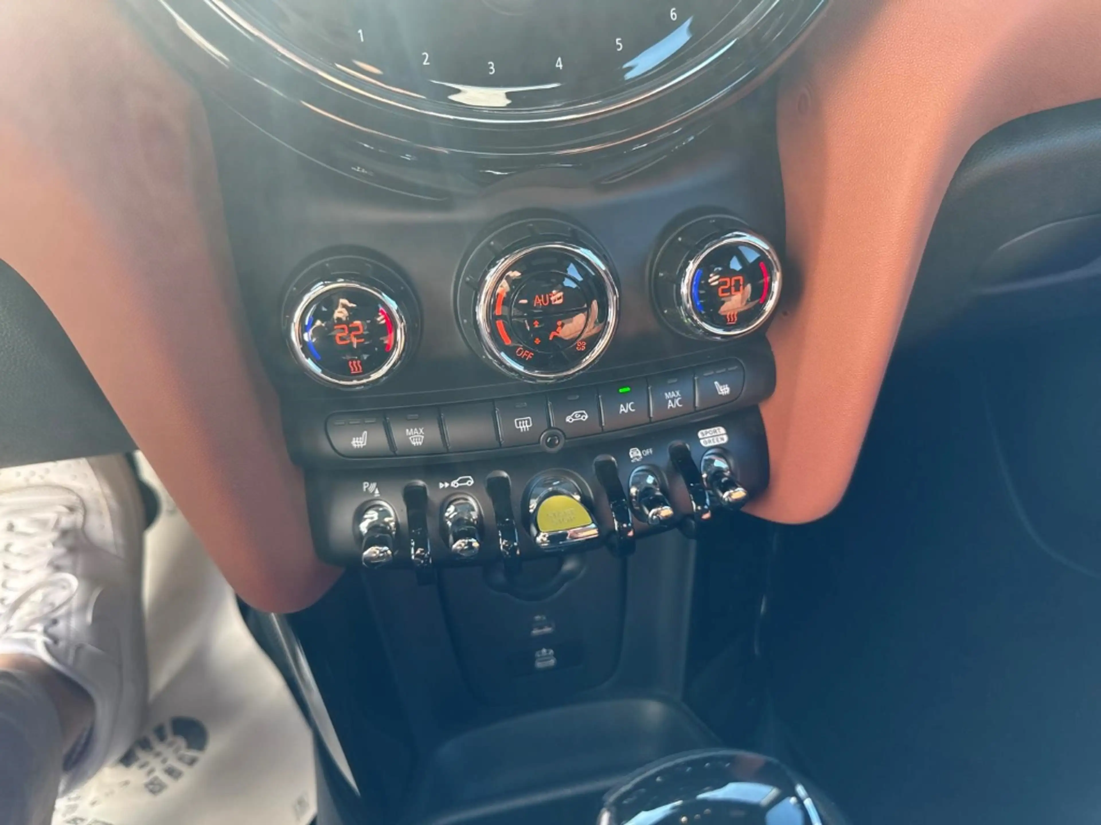 MINI Cooper SE HUD El. Panodach Panorama Navi Leder Digitales Coc — photo 12