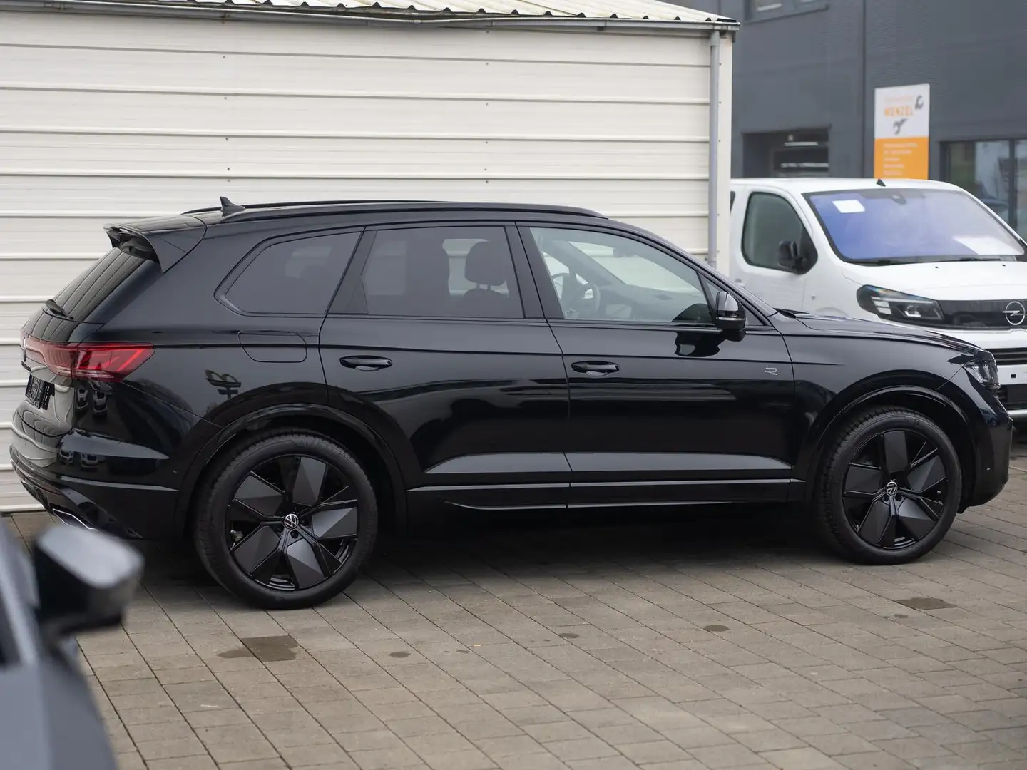 Volkswagen Touareg R-Line 3.0 V6 TDI 4MOTION *Pano*AHK*HeadUp 210 ... Schwarz - 2