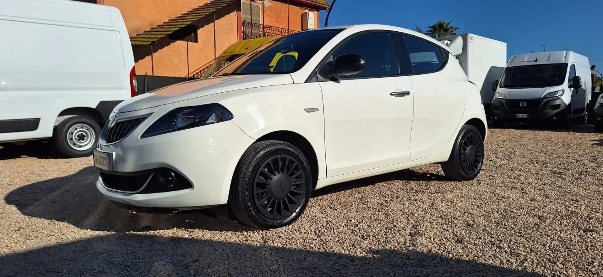 Lancia Ypsilon Ypsilon 1.0 hybrid 70 CV Gold s X NEO PATENTATI Bianco - 1
