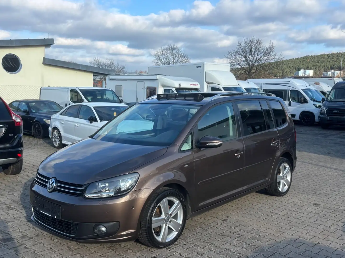 Volkswagen Touran 1.6 TDI Cup 7 Sitze Panorama AHK Braun - 1