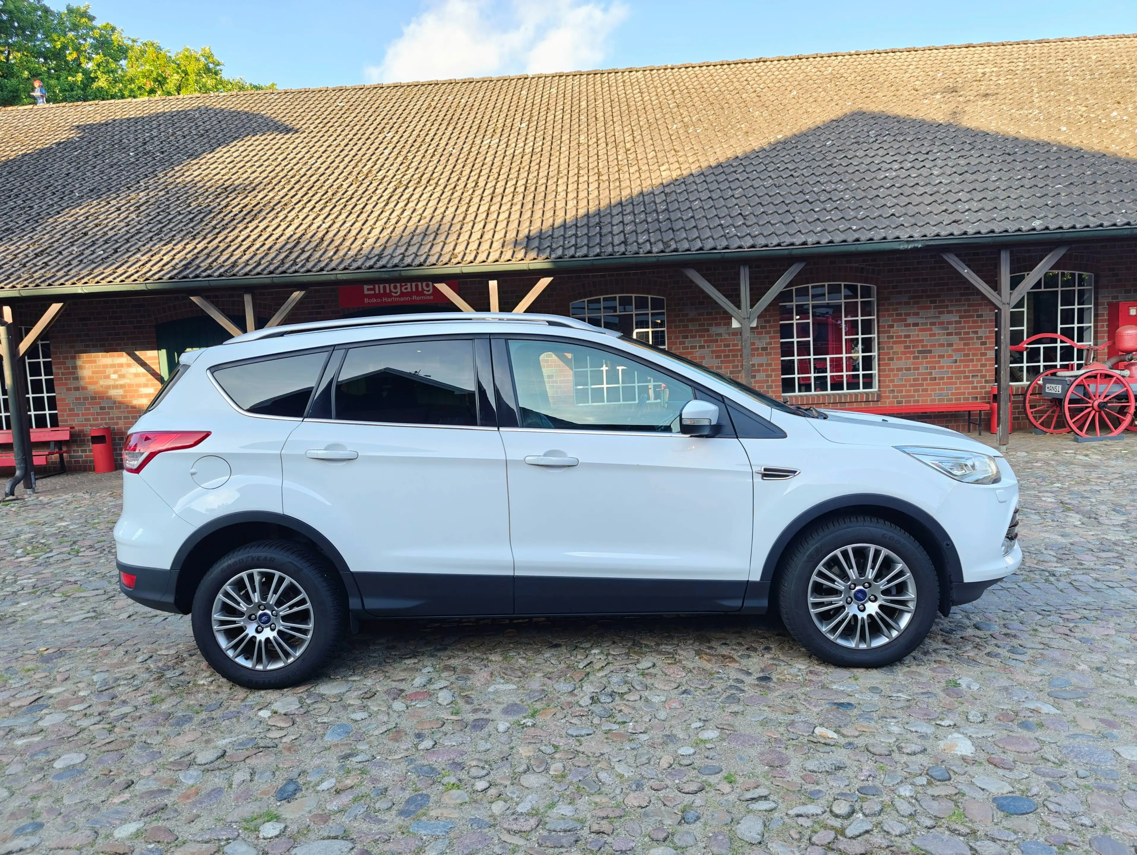 Ford Kuga Titanium 1,6 / Klimaautomatik / — photo 6