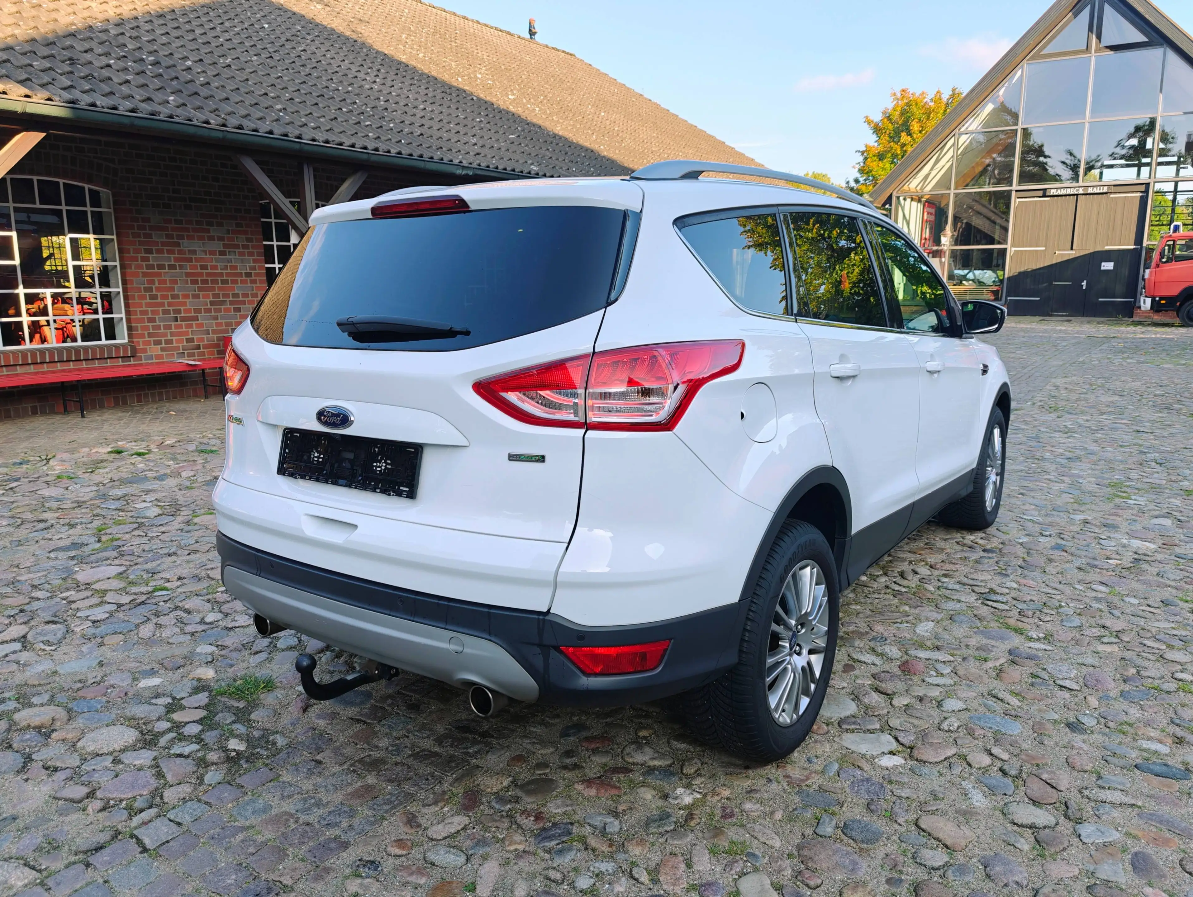 Ford Kuga Titanium 1,6 / Klimaautomatik / — photo 3