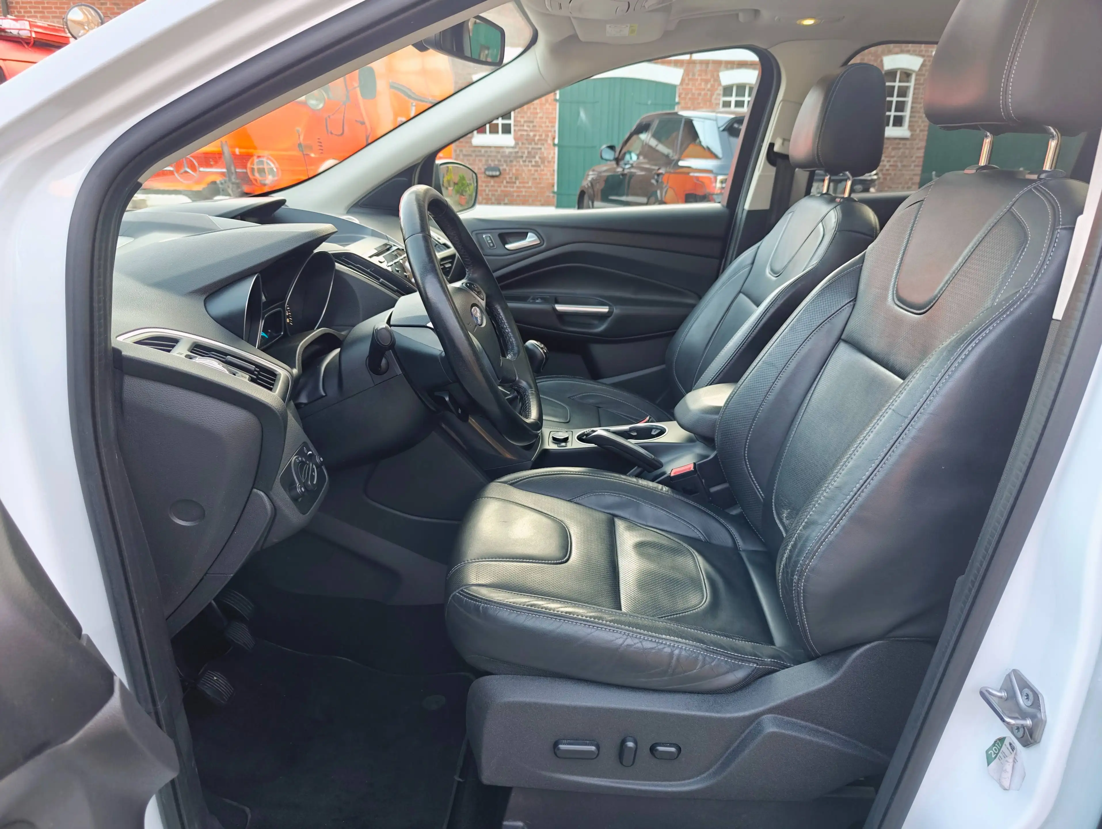 Ford Kuga Titanium 1,6 / Klimaautomatik / — photo 7