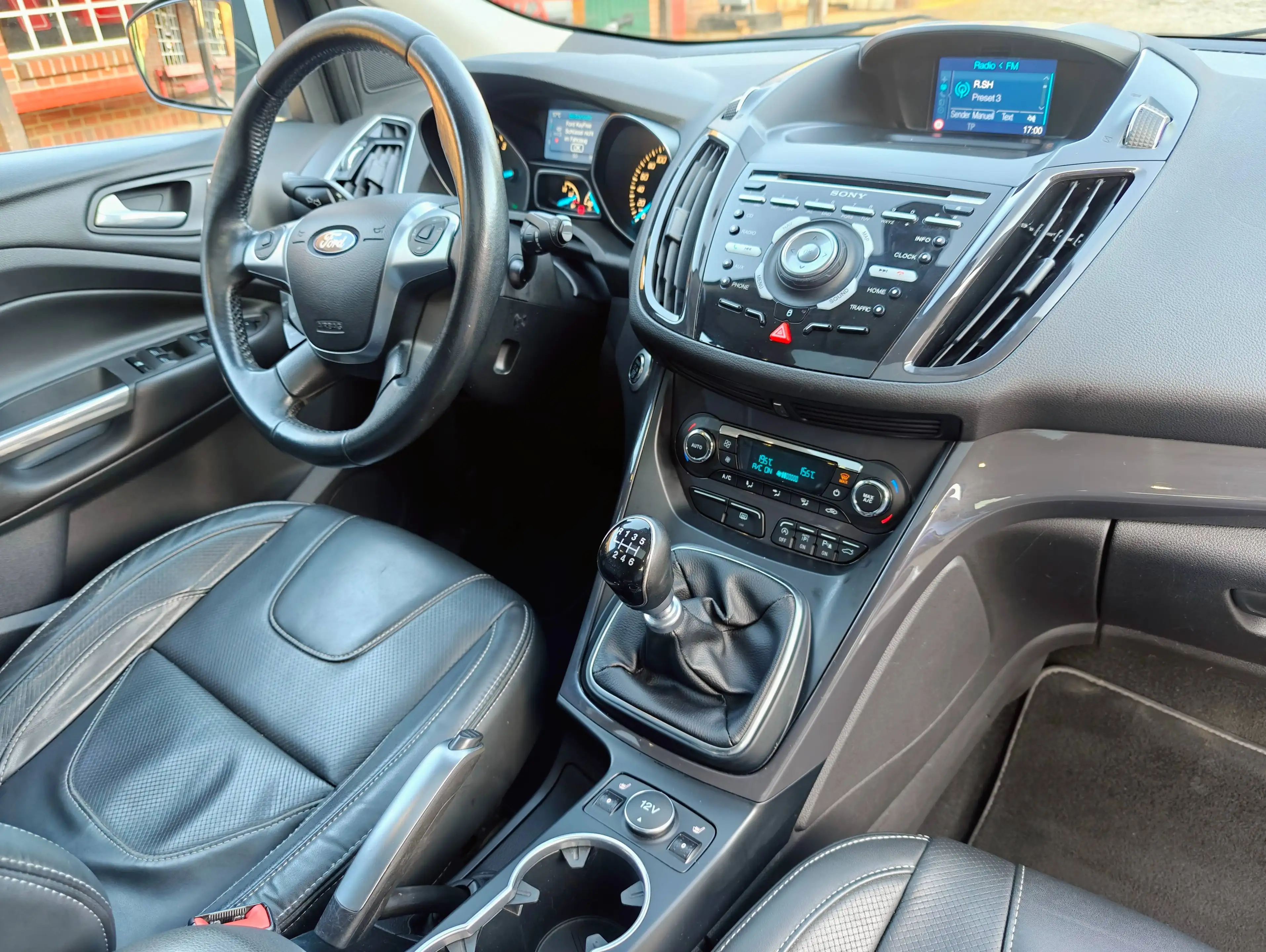 Ford Kuga Titanium 1,6 / Klimaautomatik / — photo 12