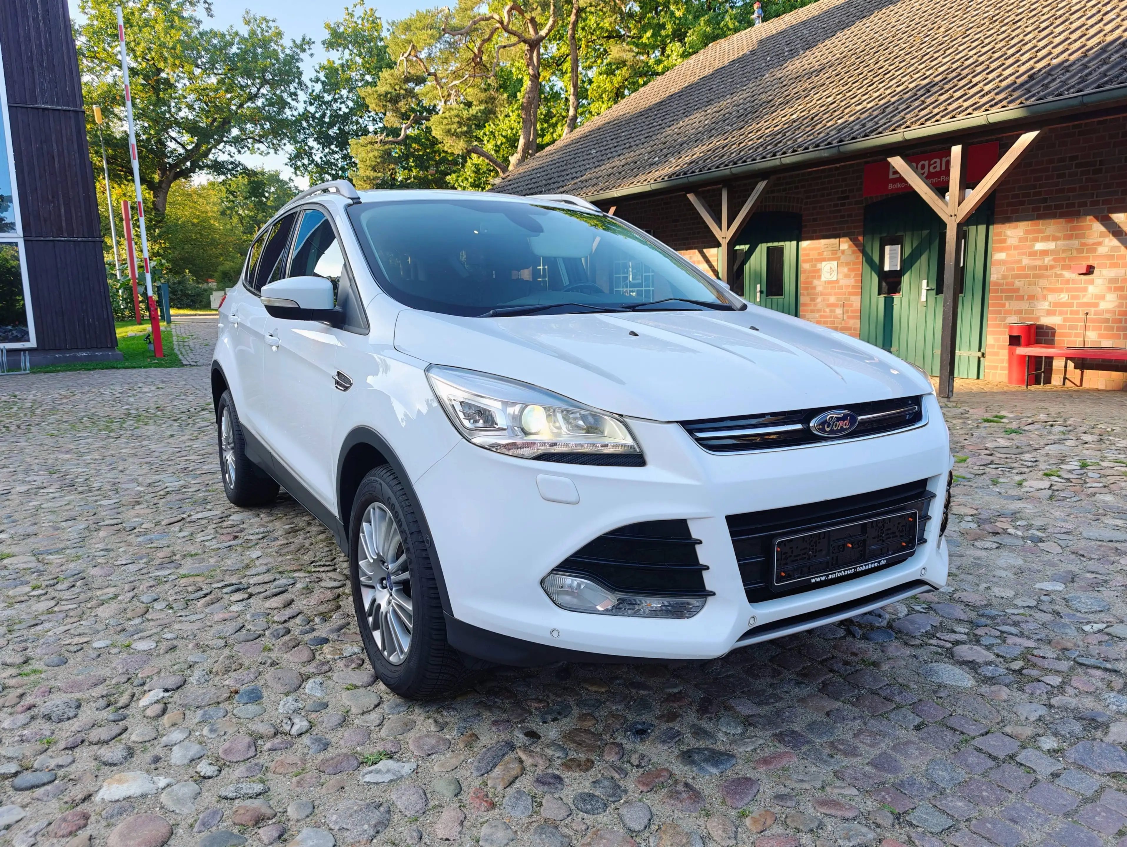 Ford Kuga Titanium 1,6 / Klimaautomatik / — photo 2