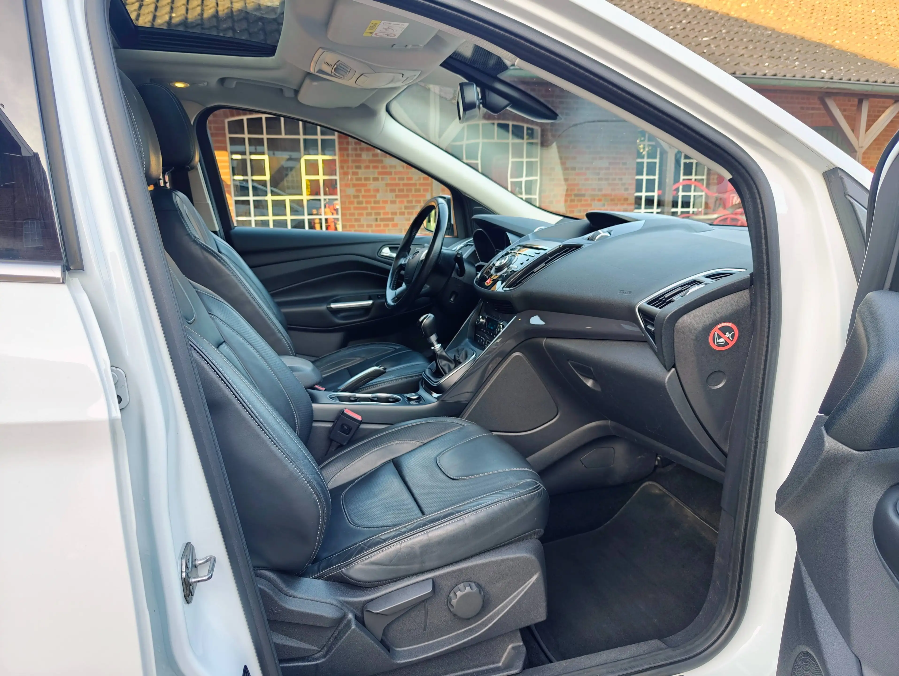 Ford Kuga Titanium 1,6 / Klimaautomatik / — photo 10