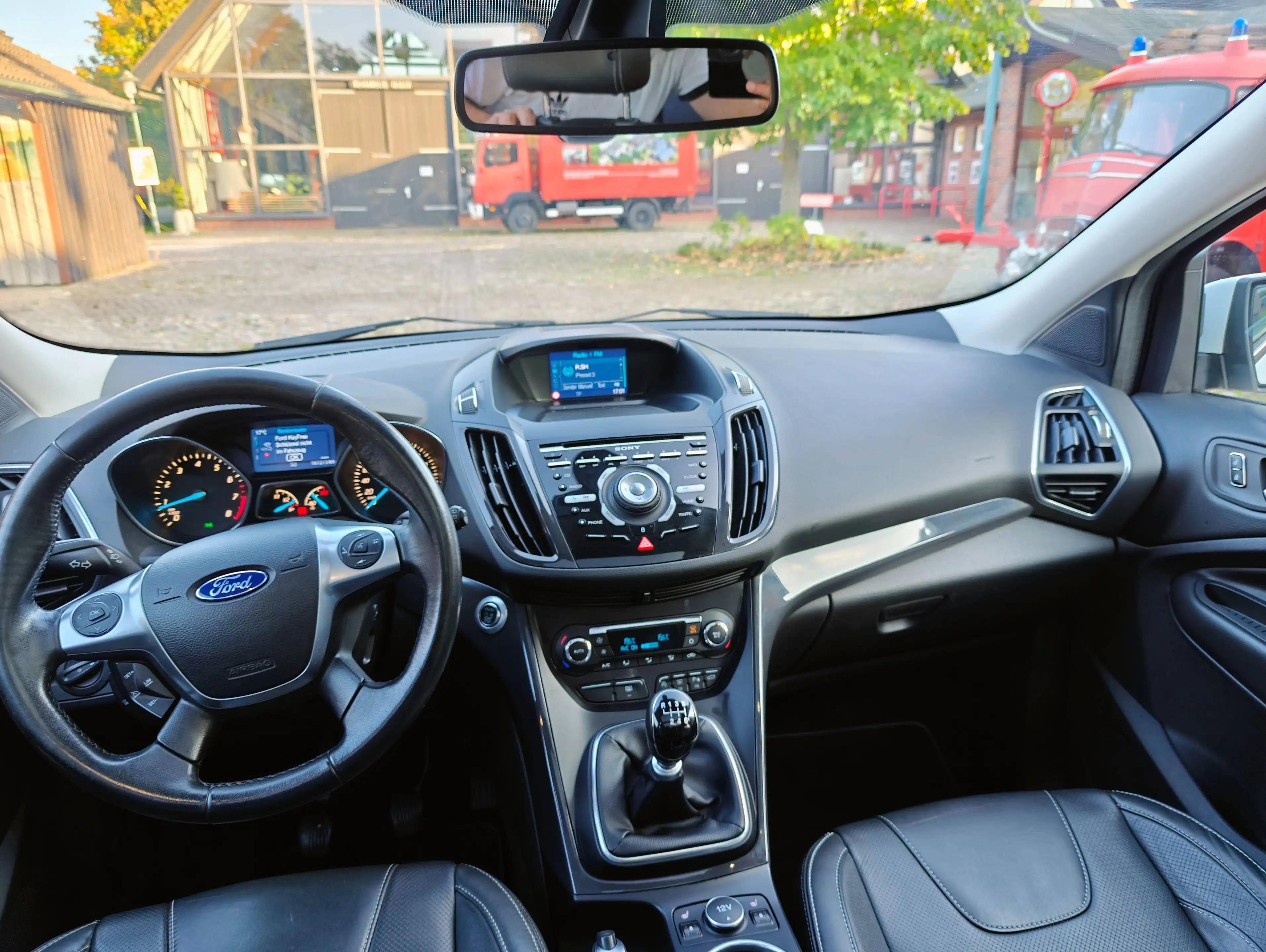 Ford Kuga Titanium 1,6 / Klimaautomatik / — photo 14