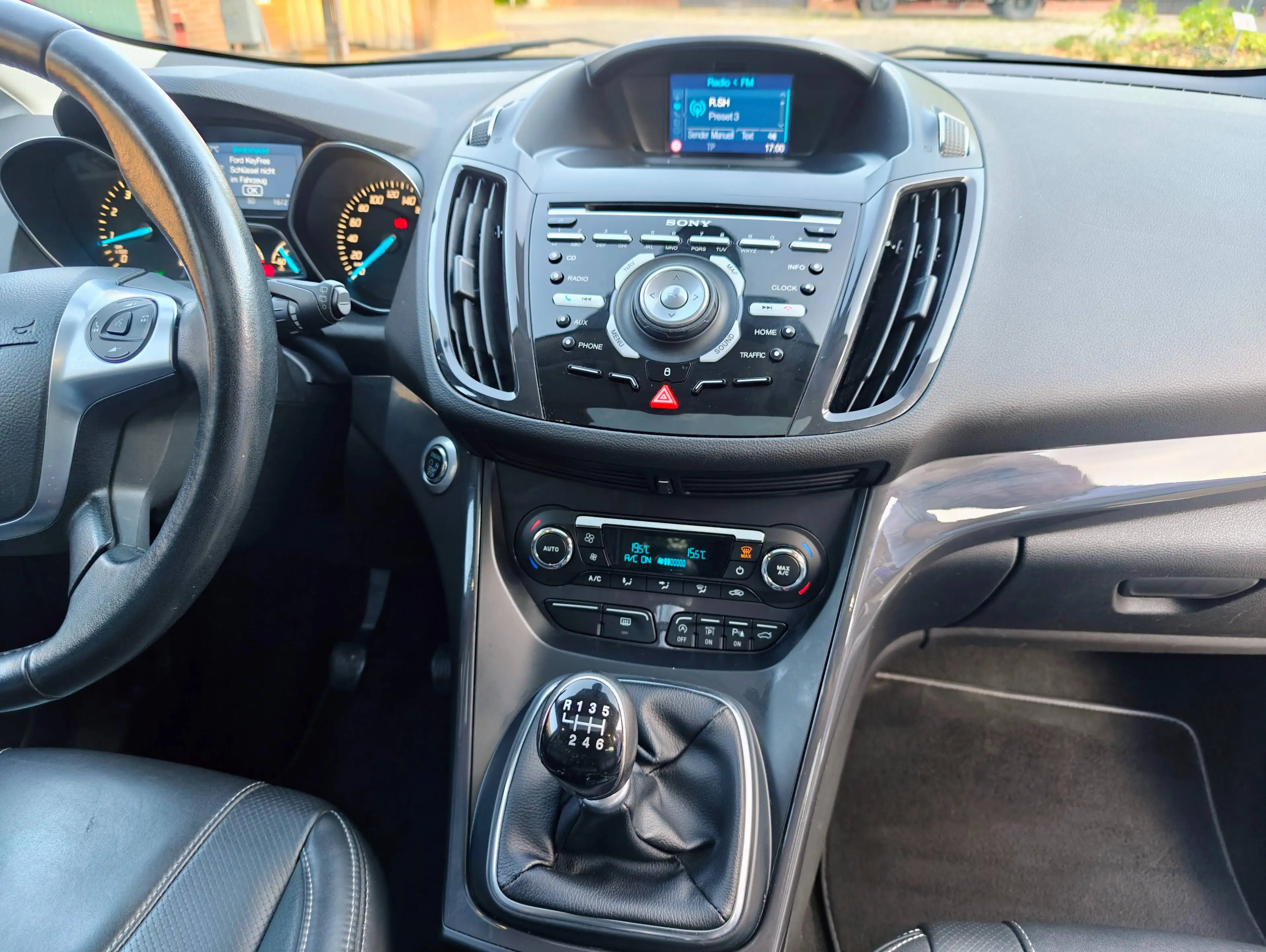 Ford Kuga Titanium 1,6 / Klimaautomatik / — photo 13