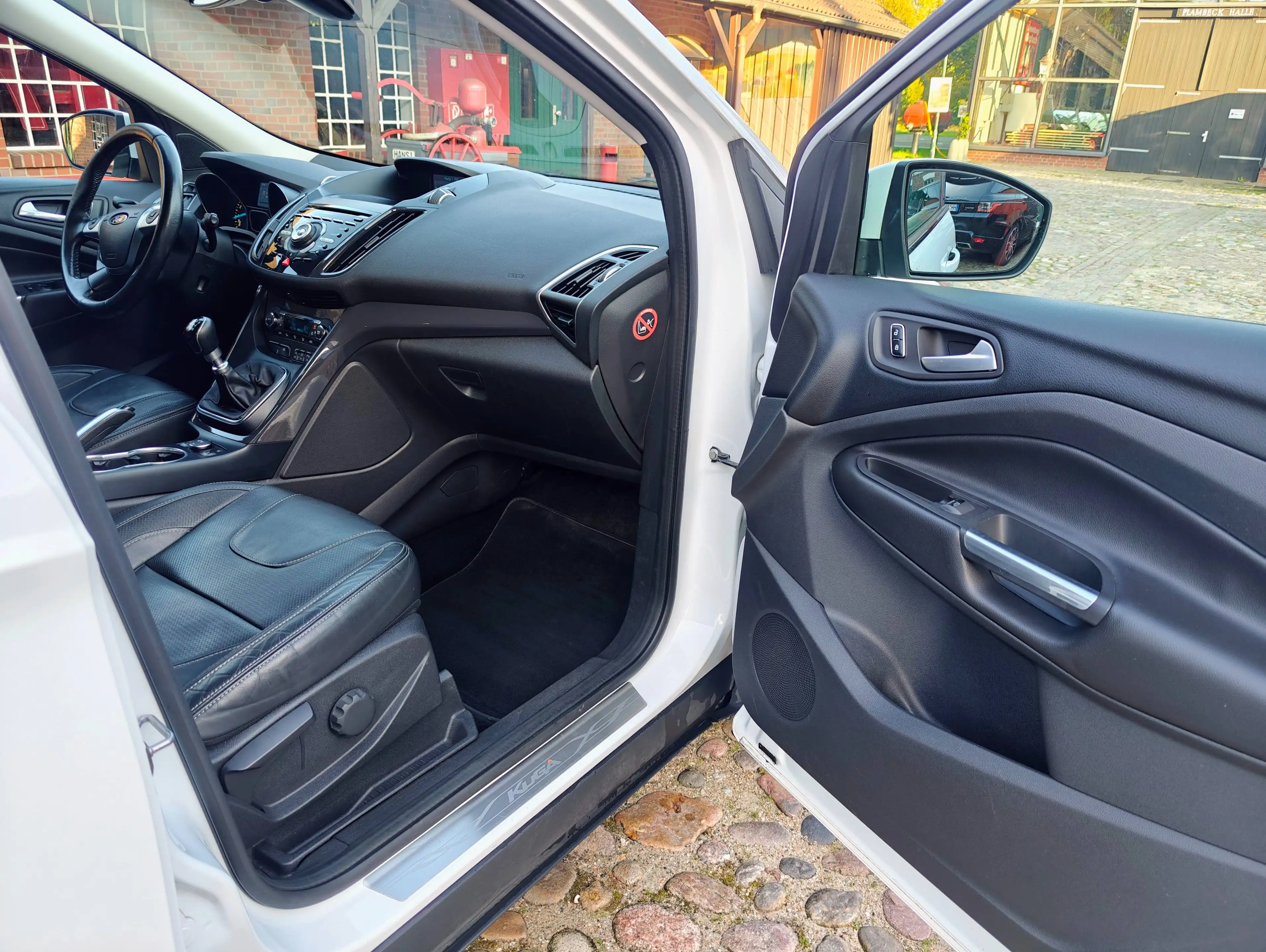 Ford Kuga Titanium 1,6 / Klimaautomatik / — photo 11
