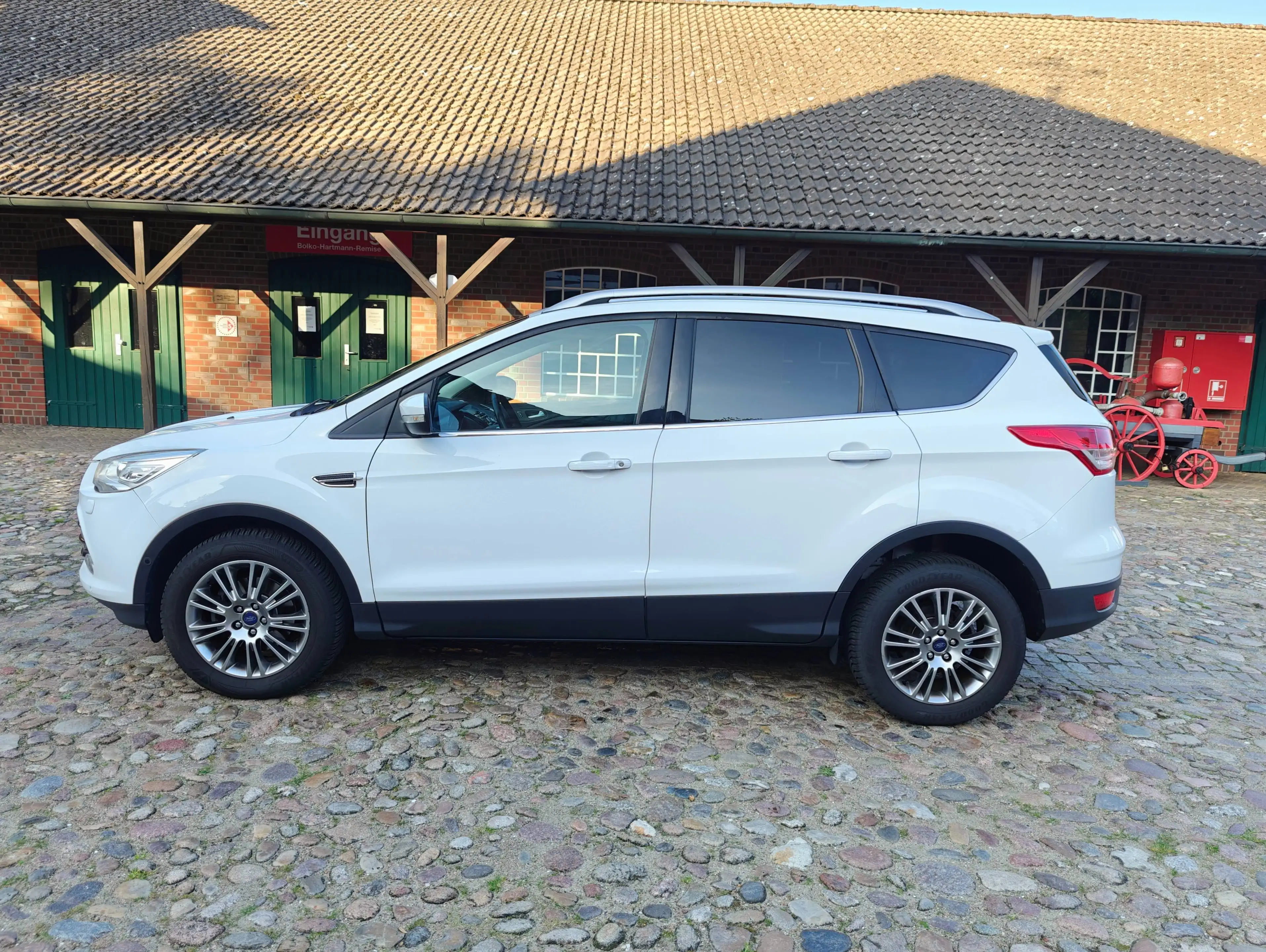 Ford Kuga Titanium 1,6 / Klimaautomatik / — photo 5