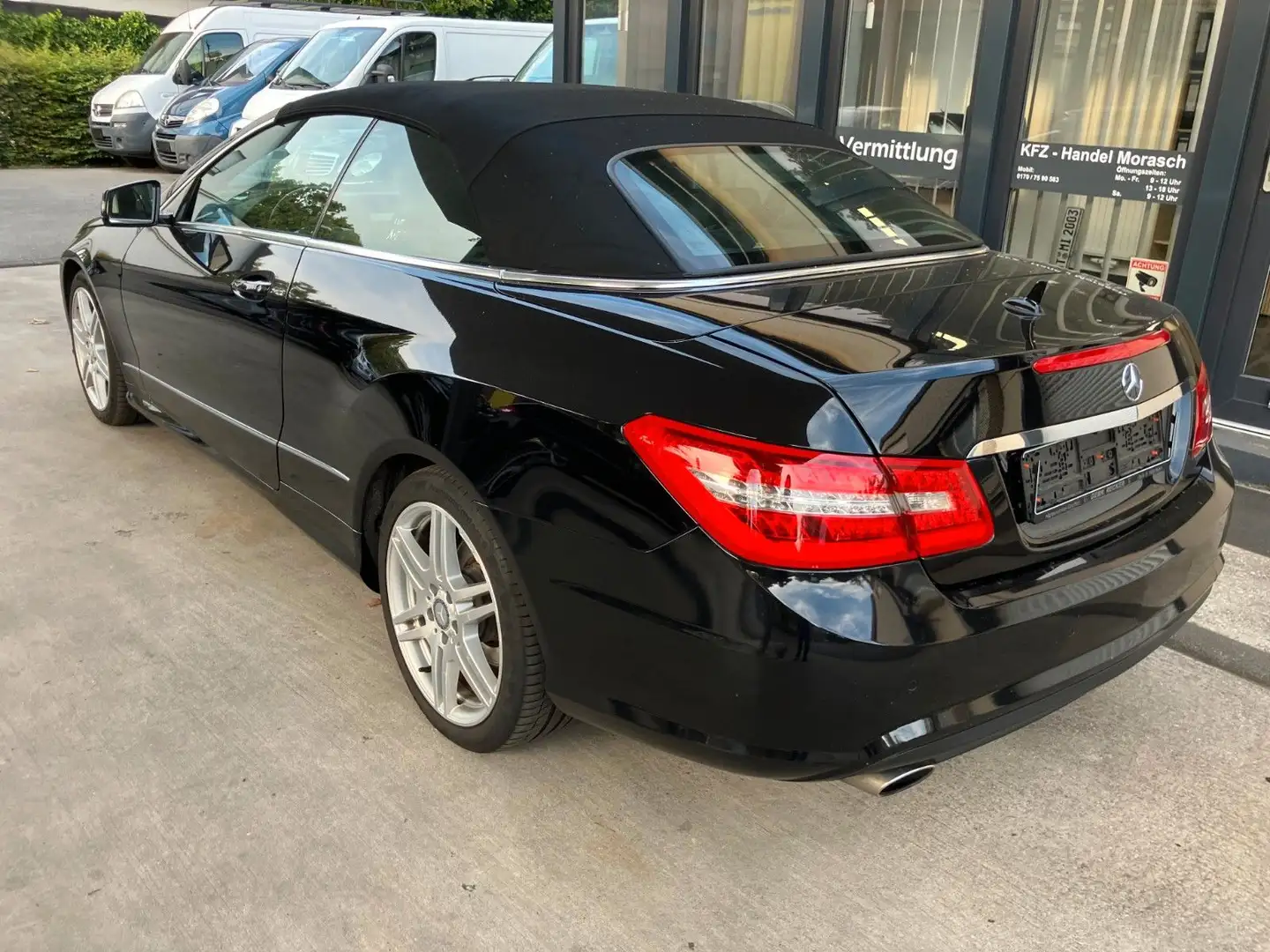 Mercedes-Benz E 220 Cabrio  AMG Schwarz - 2