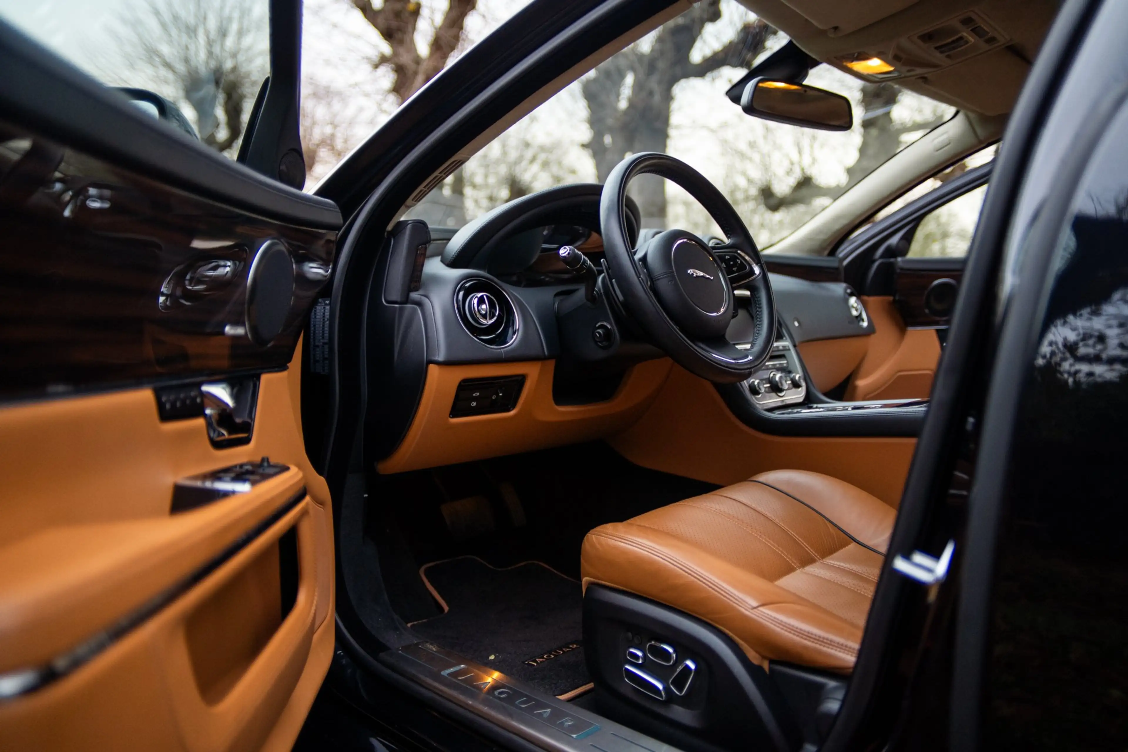 Jaguar XJ XJ Portfolio — photo 13