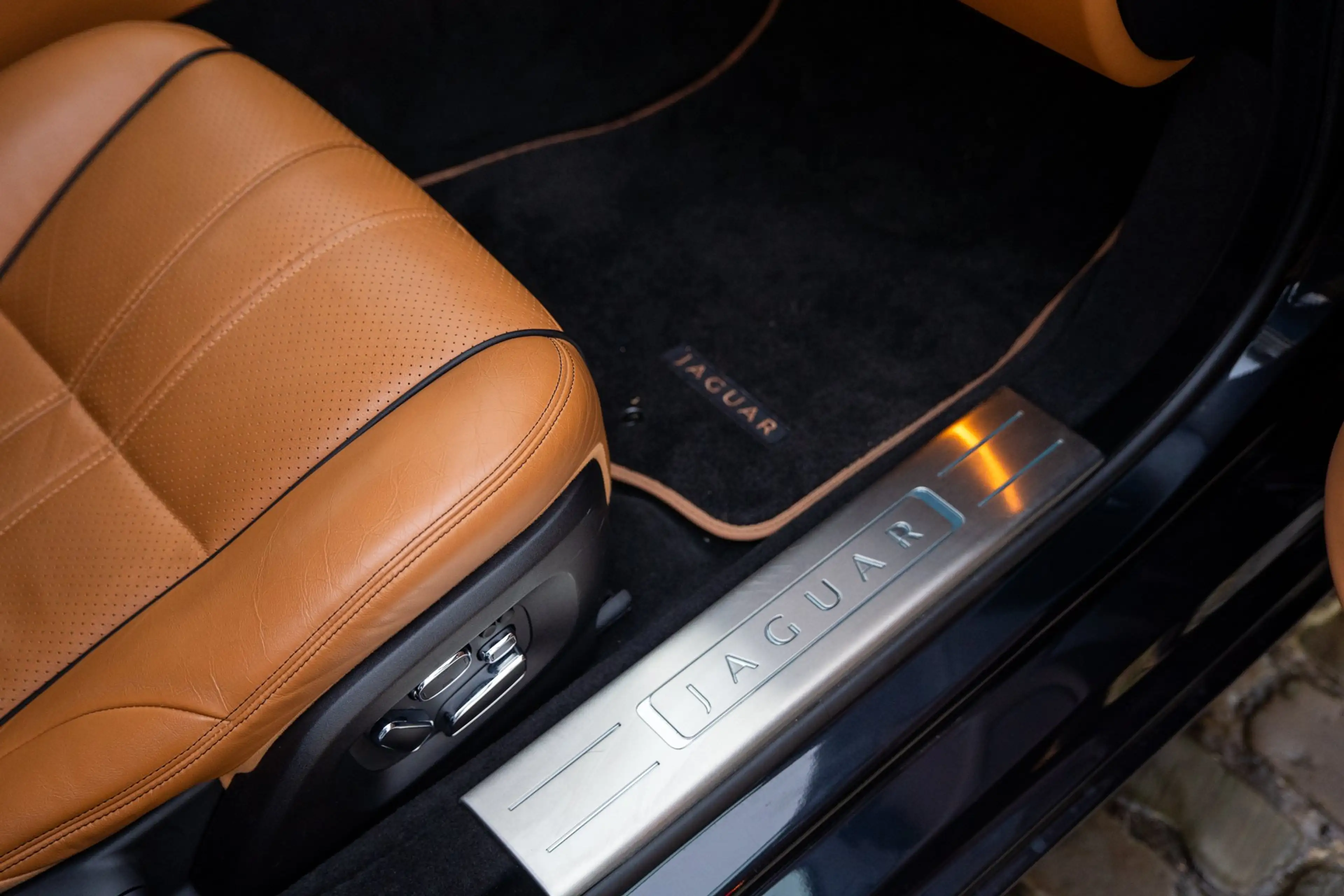 Jaguar XJ XJ Portfolio — photo 15