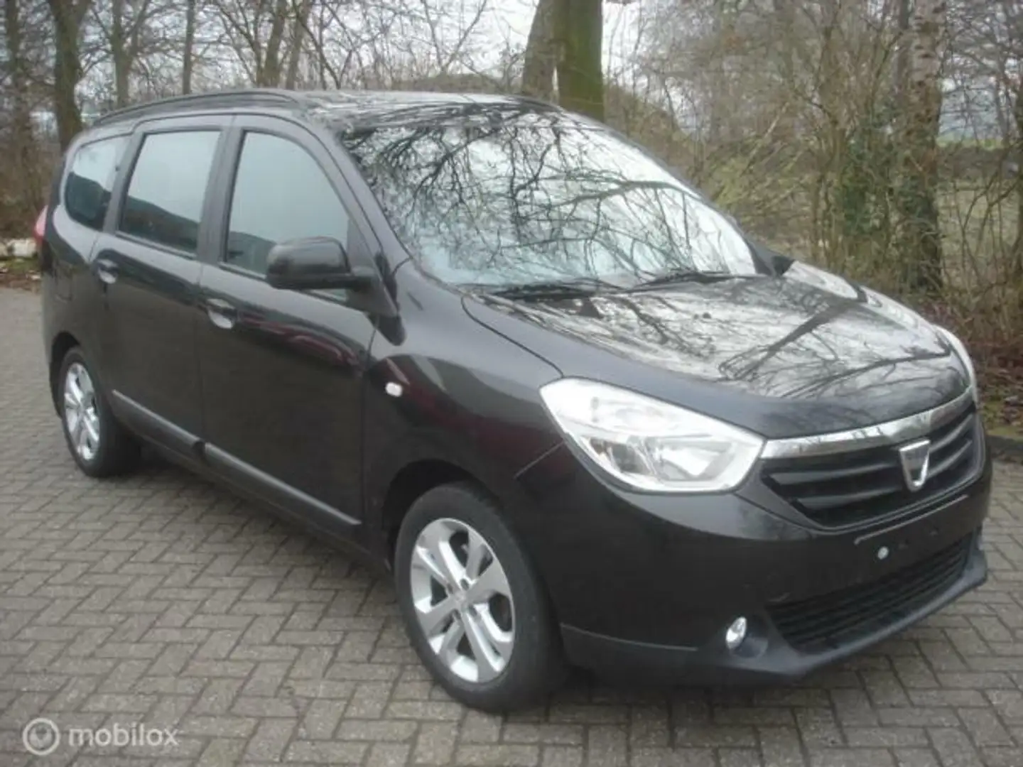 Dacia Lodgy 1.2 TCe Ambiance 7 Pers. Airco Navi. TUV 1-2026 Zwart - 1