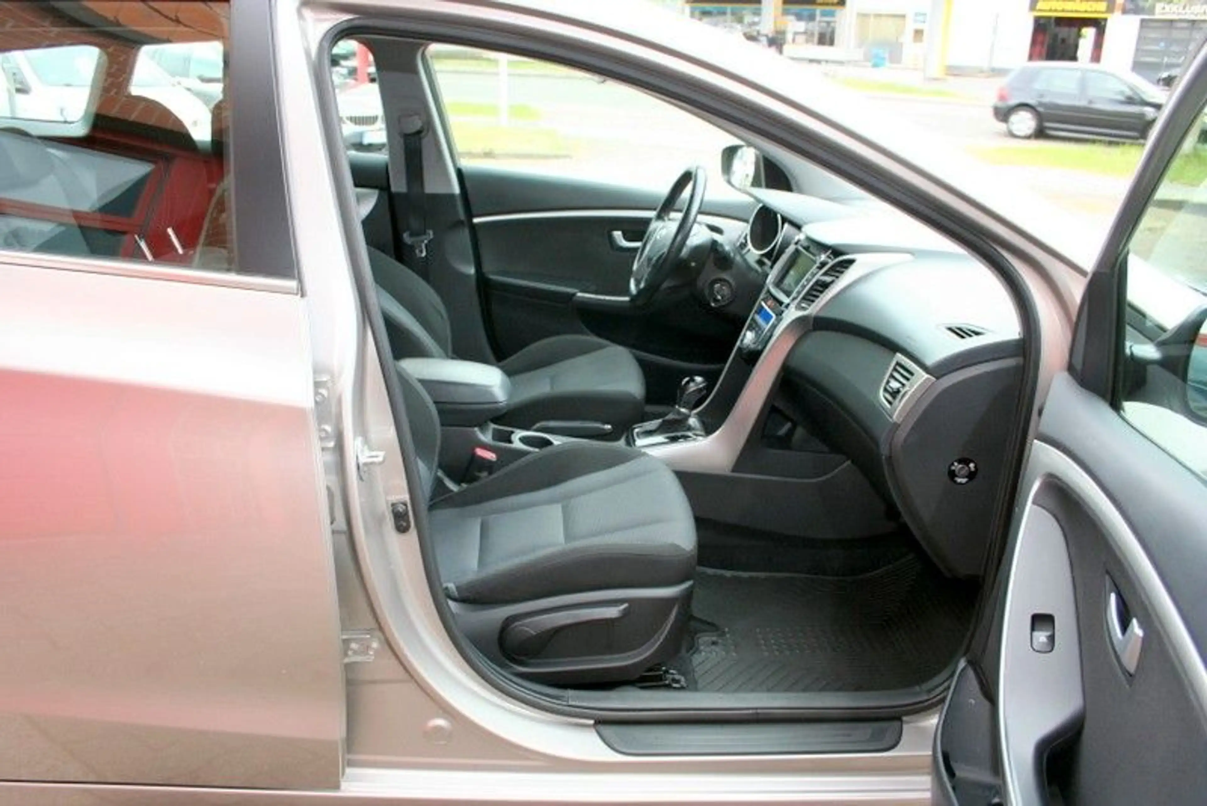 Hyundai i30 cw blue Premium+Navi+Sitzheizg.+Automatik+++ — photo 5