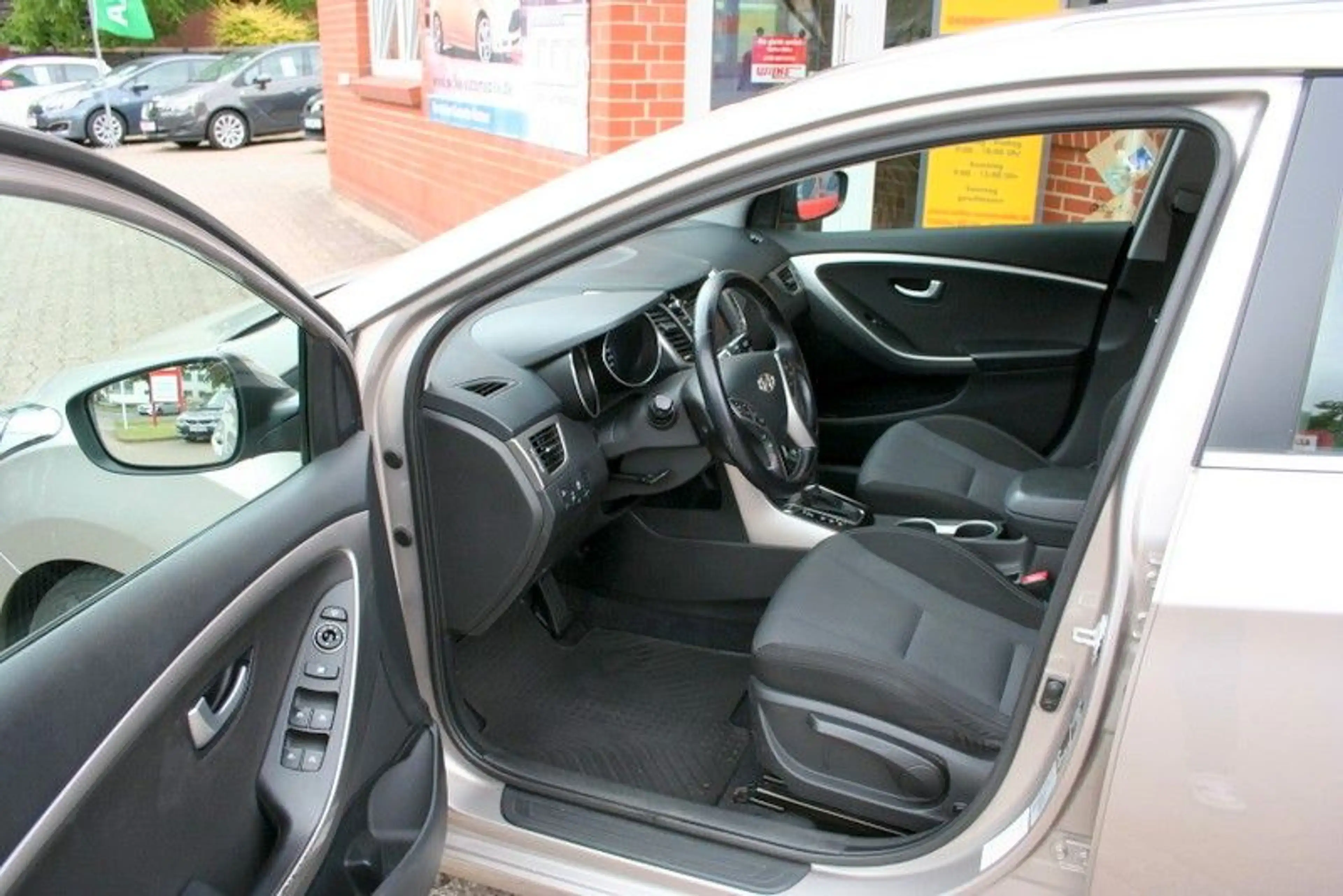 Hyundai i30 cw blue Premium+Navi+Sitzheizg.+Automatik+++ — photo 4