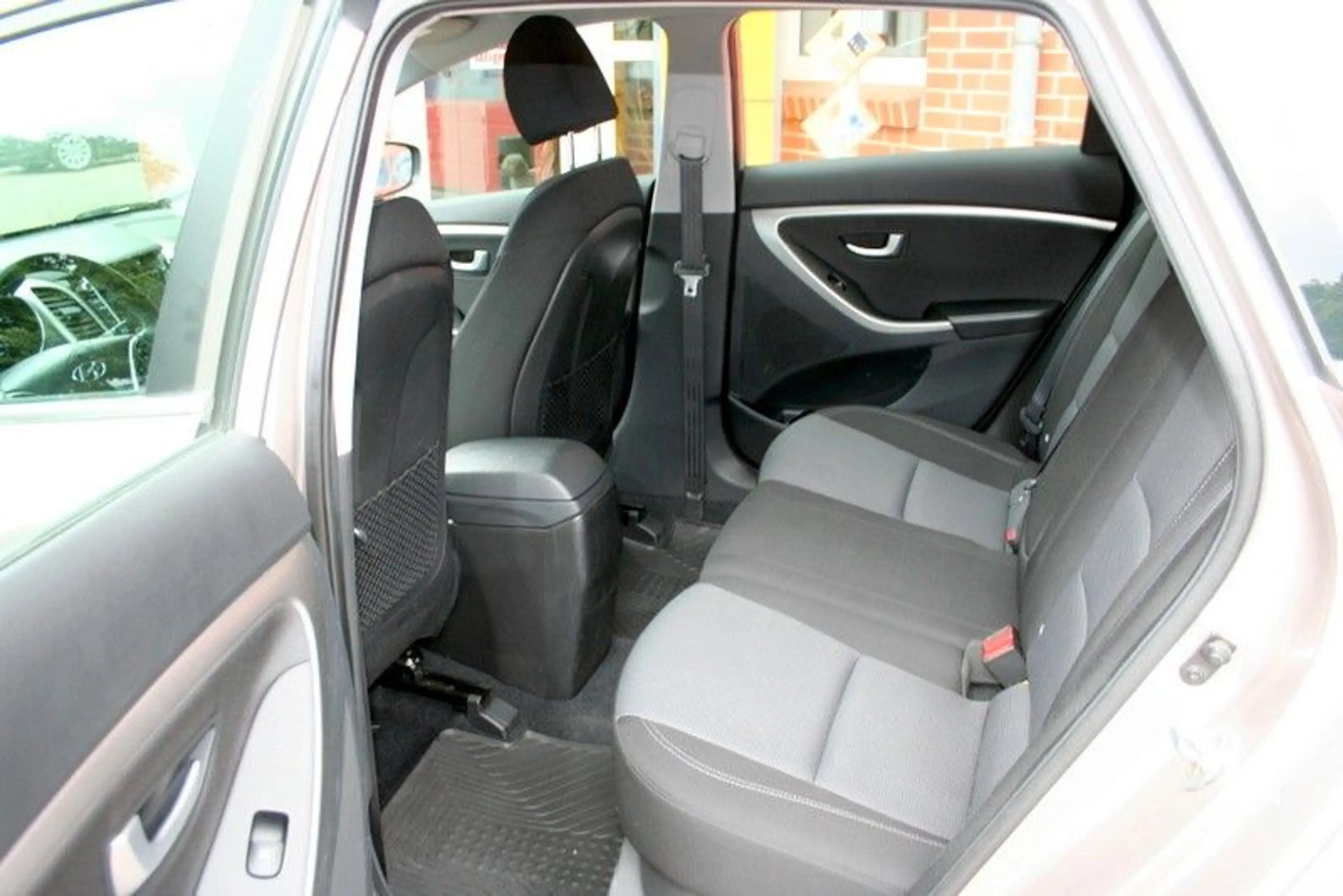 Hyundai i30 cw blue Premium+Navi+Sitzheizg.+Automatik+++ — photo 9