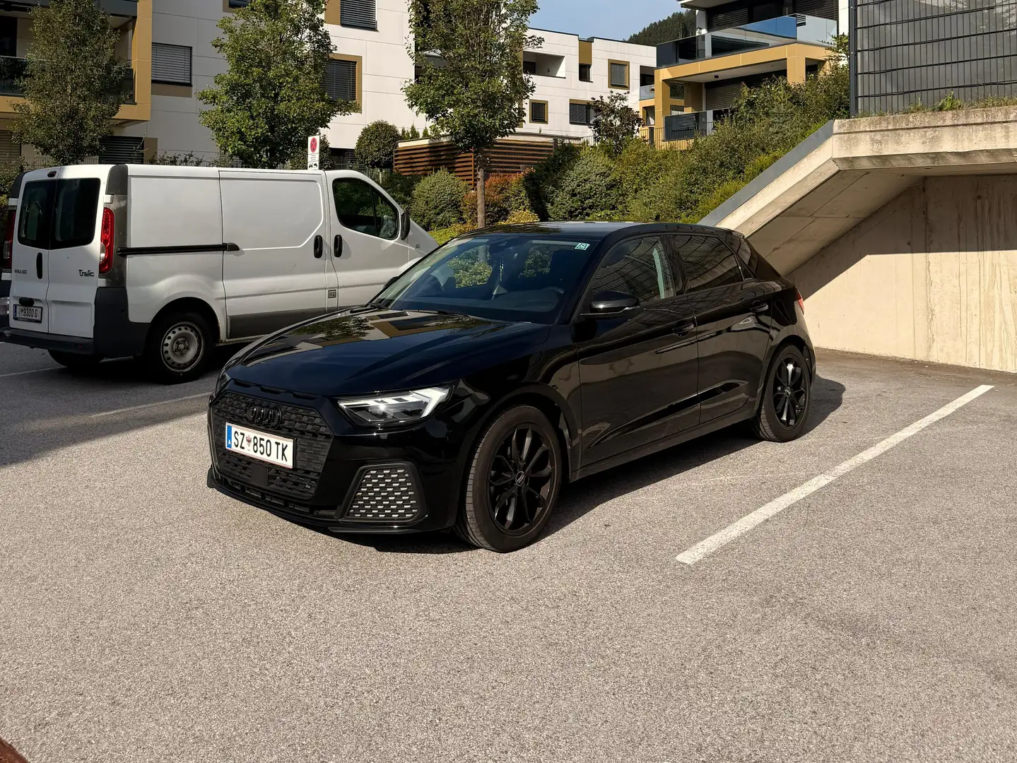 Audi A1 25 TFSI Sportback Intense Schwarz - 1